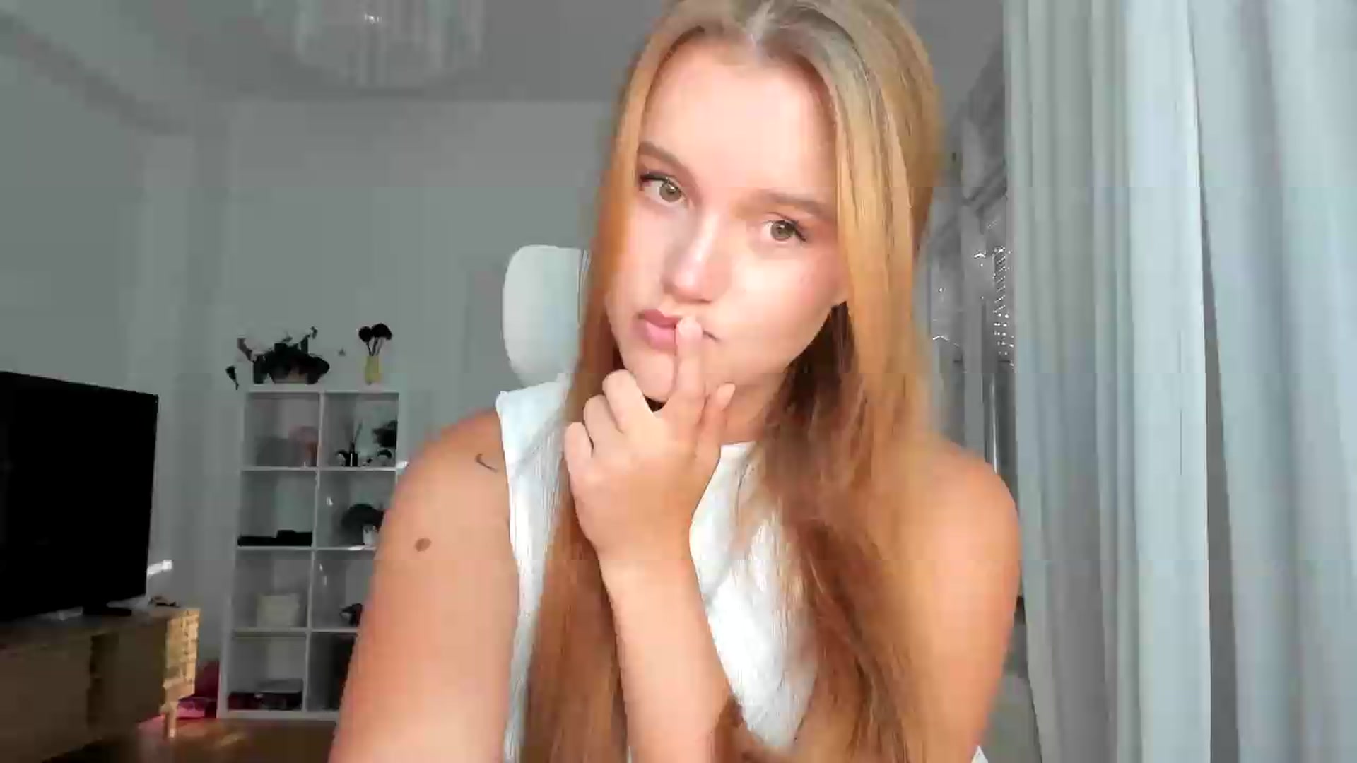 Gallery image thumbnail from Lia_lisia's myfreecams stream on, 08/07/2026, 16:00 image 20 of 20