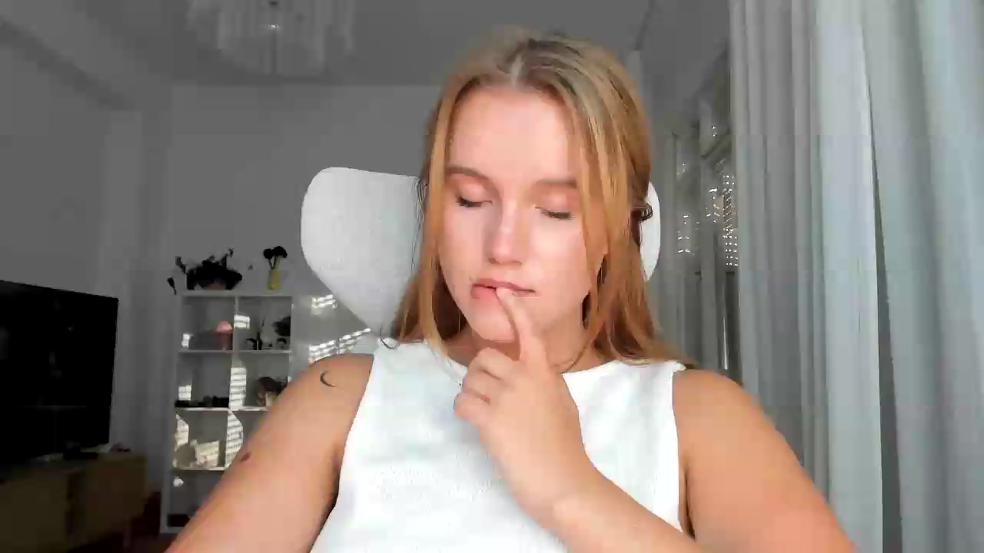 Gallery image thumbnail from Lia_lisia's myfreecams stream on, 08/07/2026, 16:43 image 13 of 20