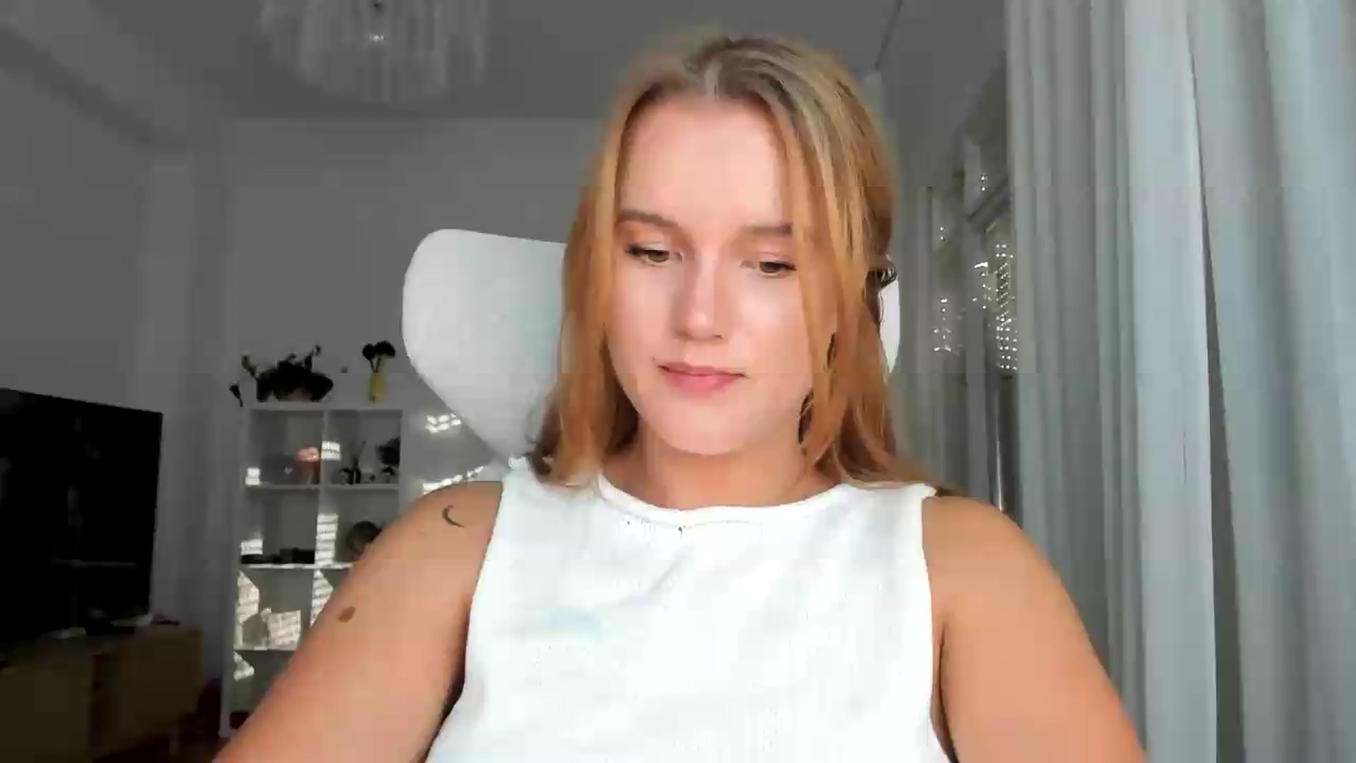 Gallery image thumbnail from Lia_lisia's myfreecams stream on, 08/07/2026, 16:43 image 10 of 20