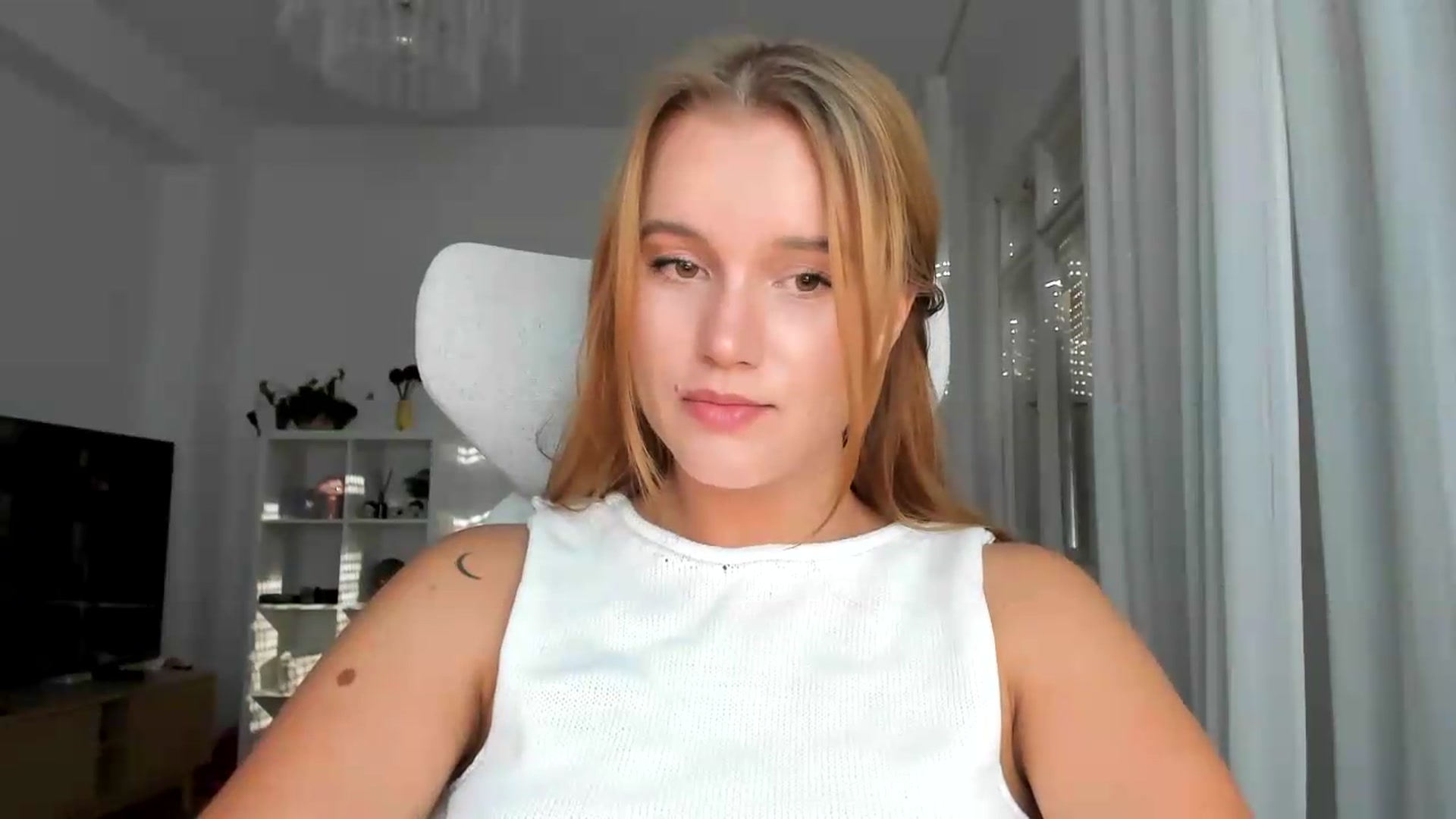 Gallery image thumbnail from Lia_lisia's myfreecams stream on, 08/07/2026, 16:43 image 9 of 20