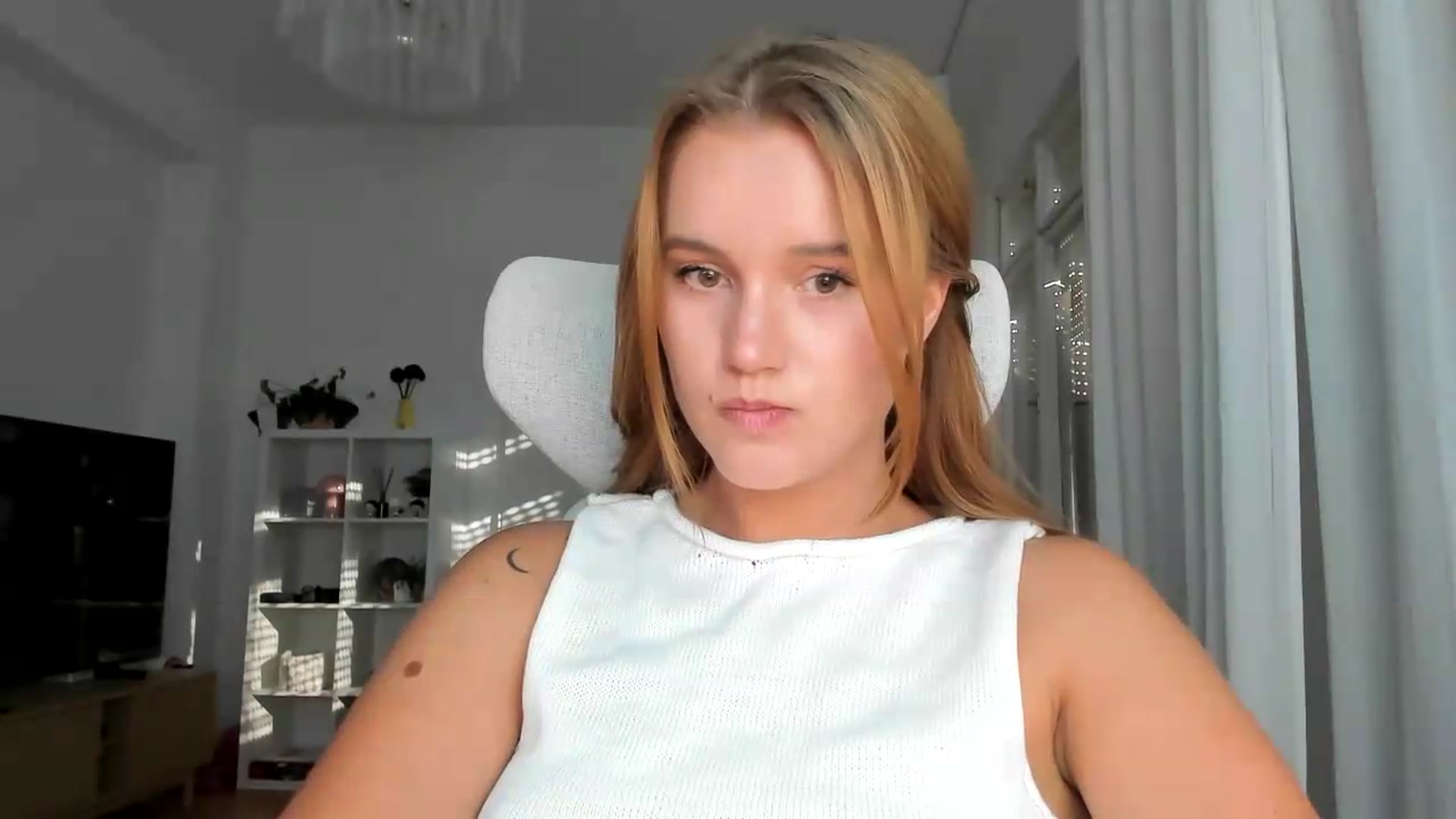 Gallery image thumbnail from Lia_lisia's myfreecams stream on, 08/07/2026, 16:43 image 5 of 20