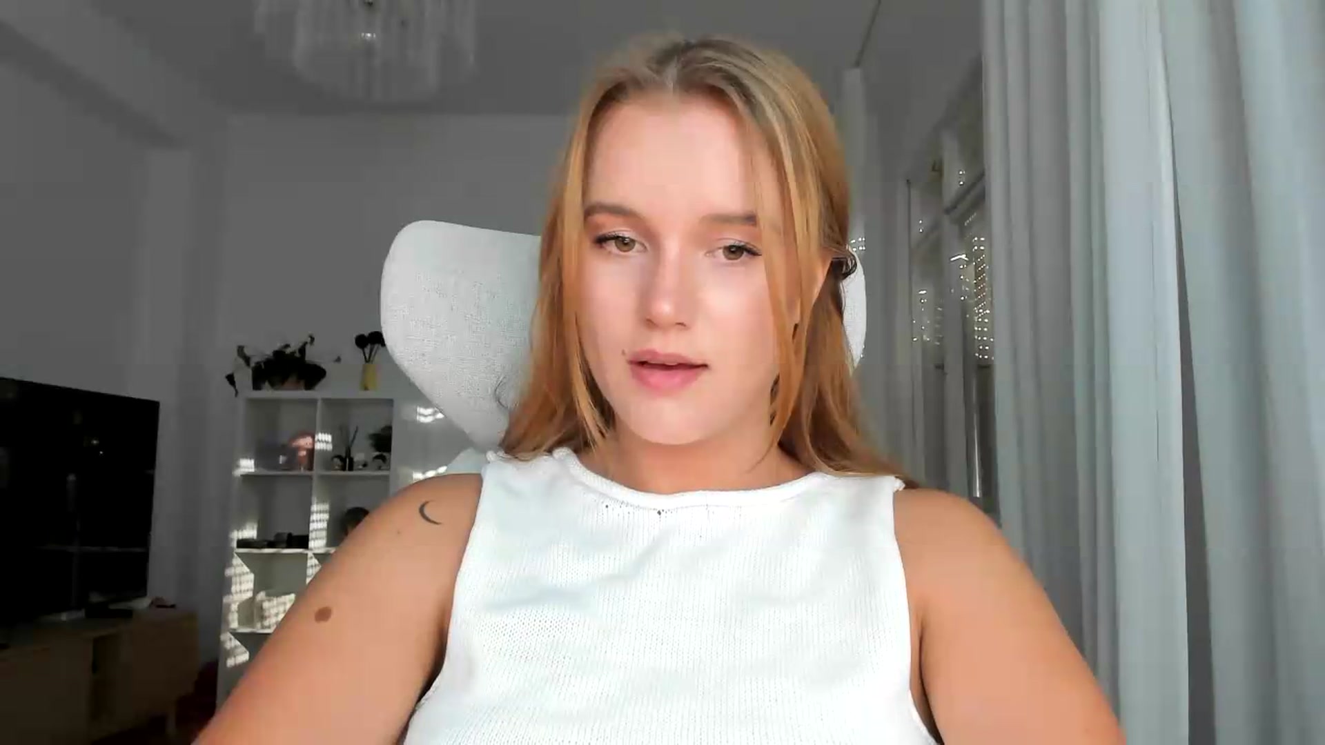 Gallery image thumbnail from Lia_lisia's myfreecams stream on, 08/07/2026, 16:43 image 8 of 20