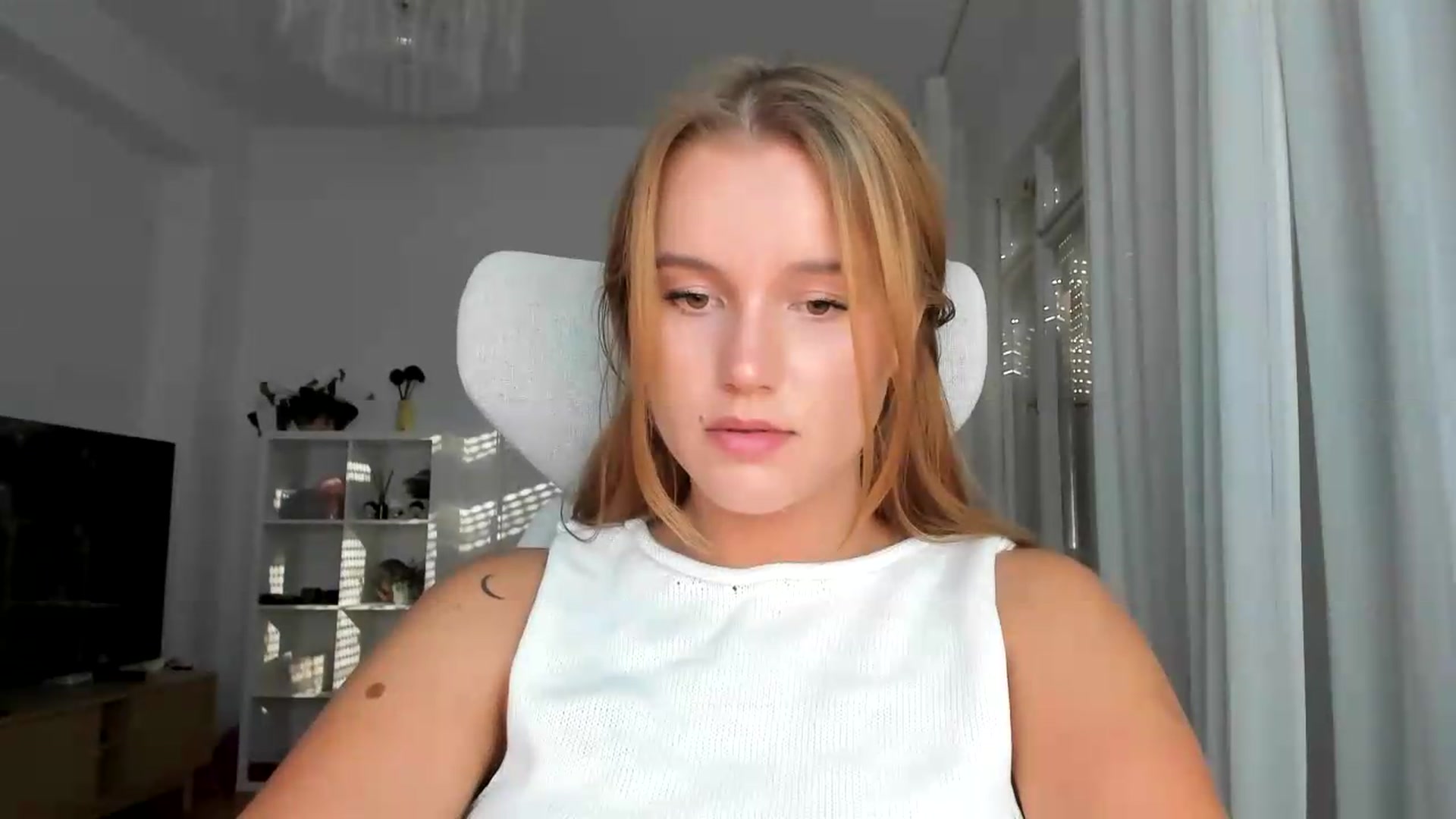 Gallery image thumbnail from Lia_lisia's myfreecams stream on, 08/07/2026, 16:43 image 16 of 20