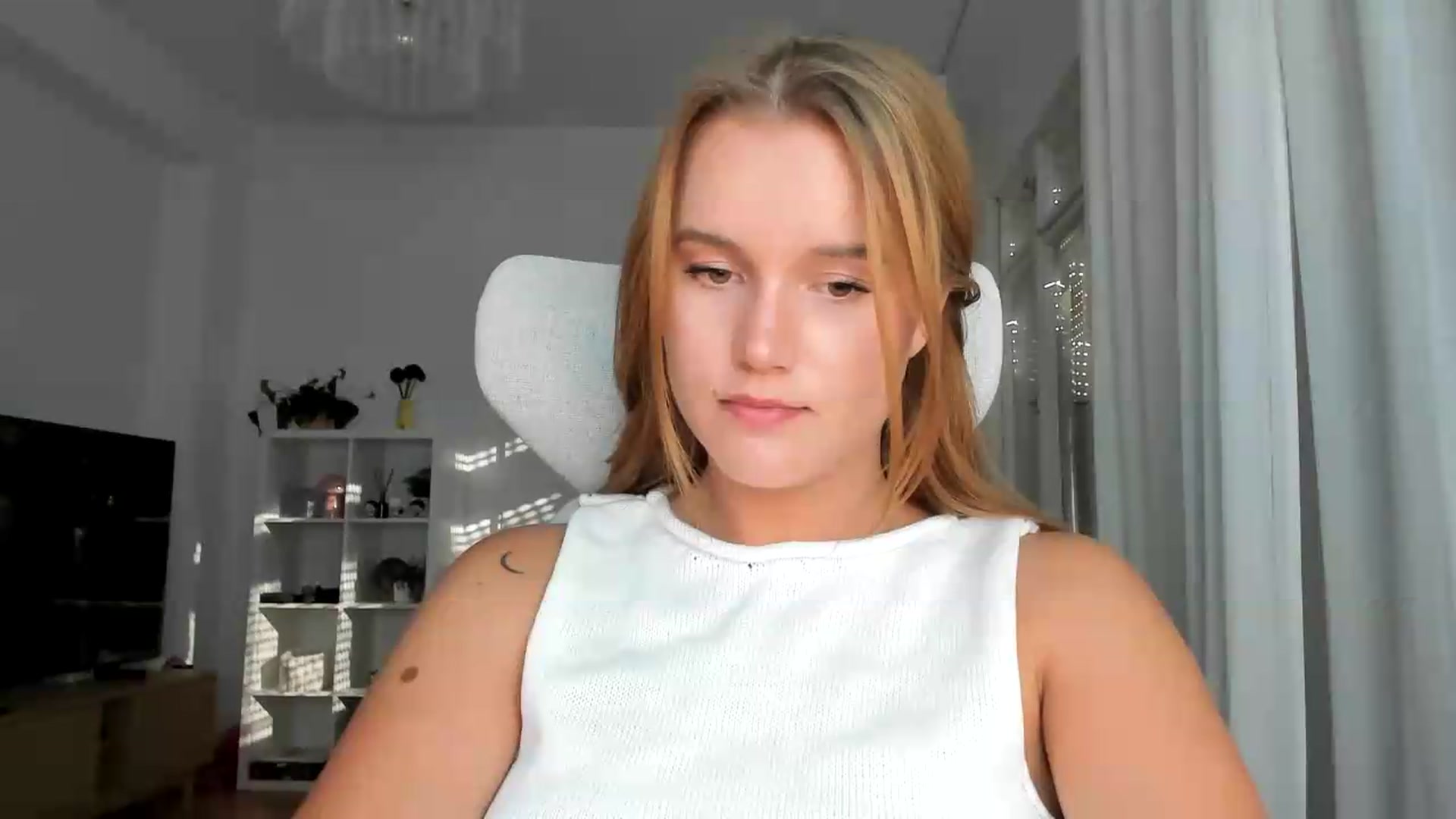 Gallery image thumbnail from Lia_lisia's myfreecams stream on, 08/07/2026, 16:43 image 4 of 20