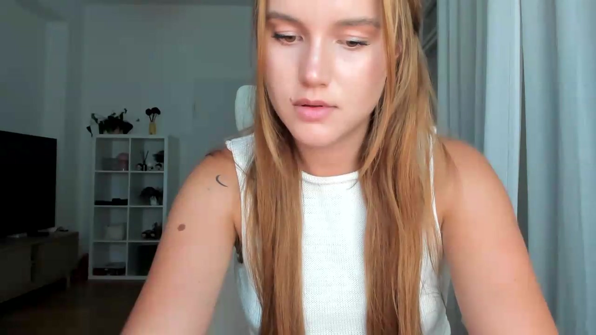 Gallery image thumbnail from Lia_lisia's myfreecams stream on, 08/07/2026, 18:16 image 18 of 20