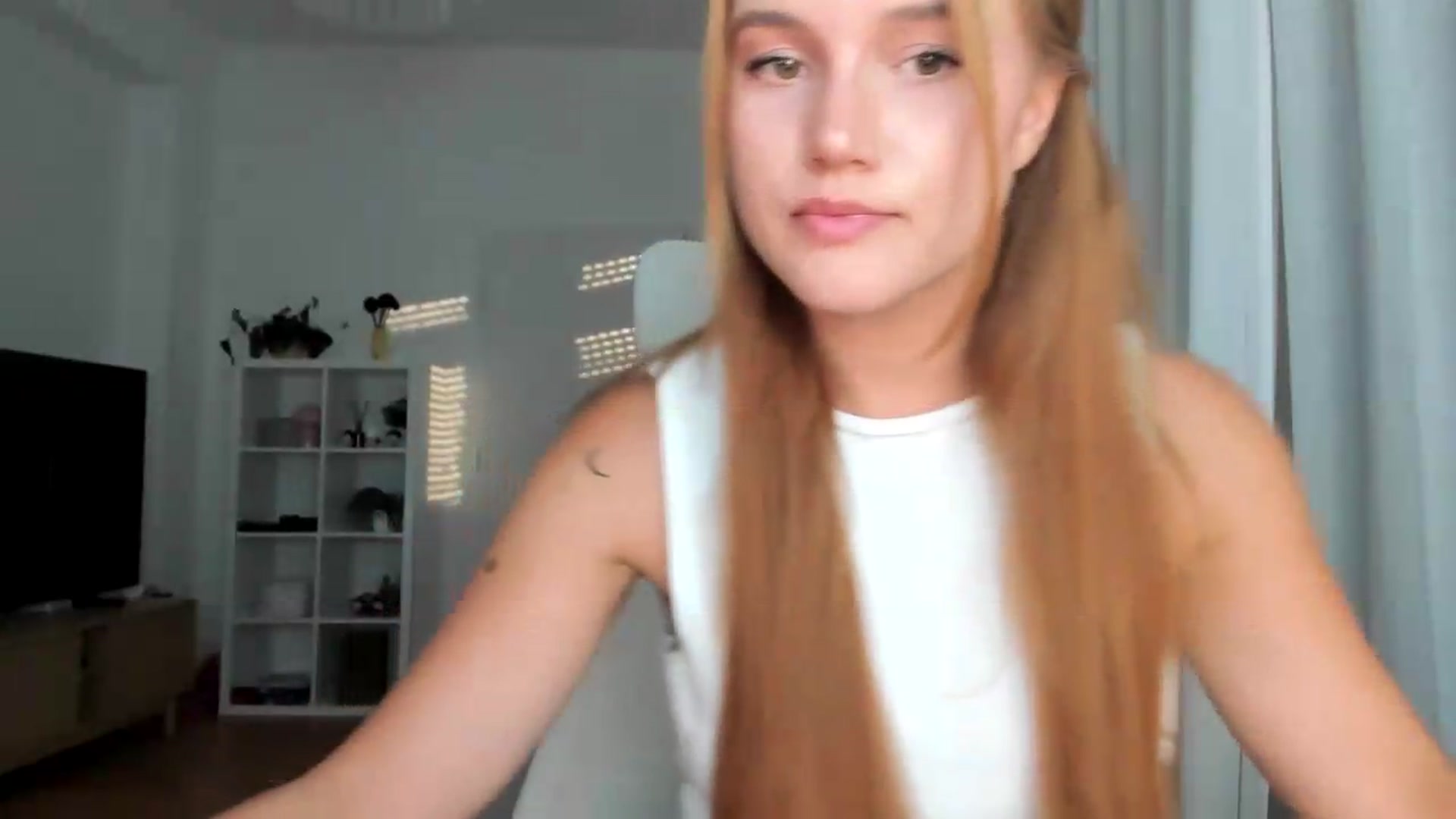 Gallery image thumbnail from Lia_lisia's myfreecams stream on, 08/07/2026, 18:16 image 5 of 20