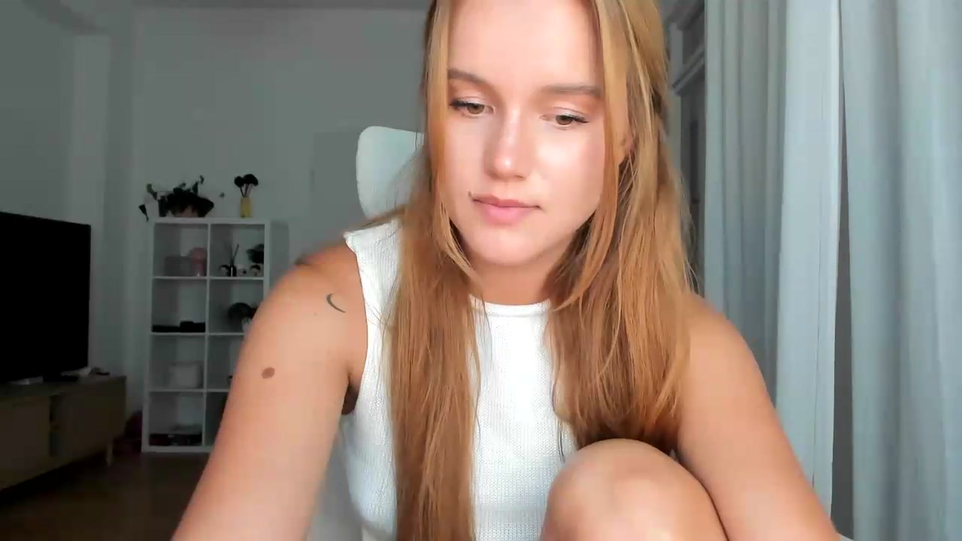 Gallery image thumbnail from Lia_lisia's myfreecams stream on, 08/07/2026, 18:16 image 20 of 20