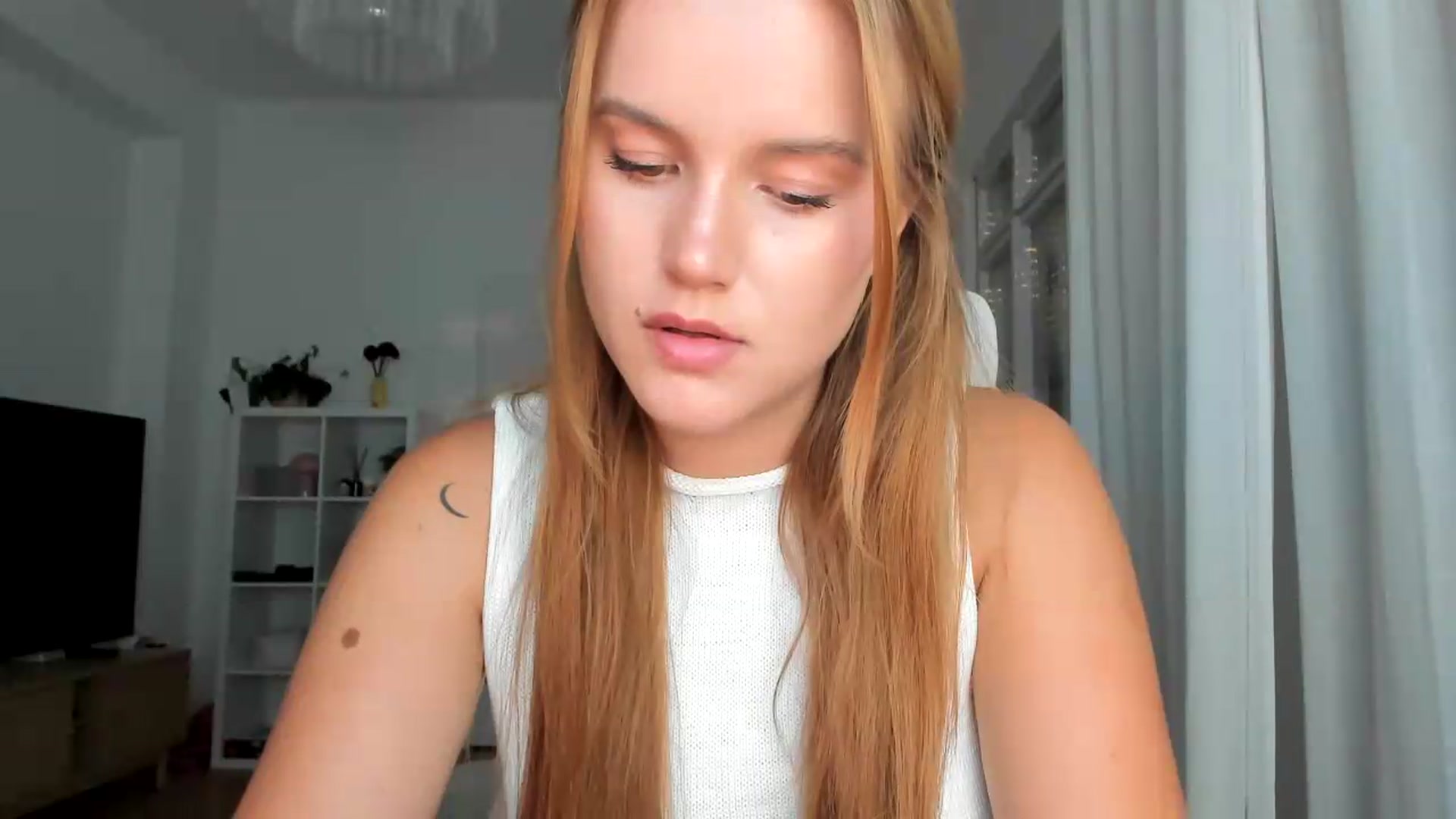 Gallery image thumbnail from Lia_lisia's myfreecams stream on, 08/07/2026, 18:16 image 9 of 20