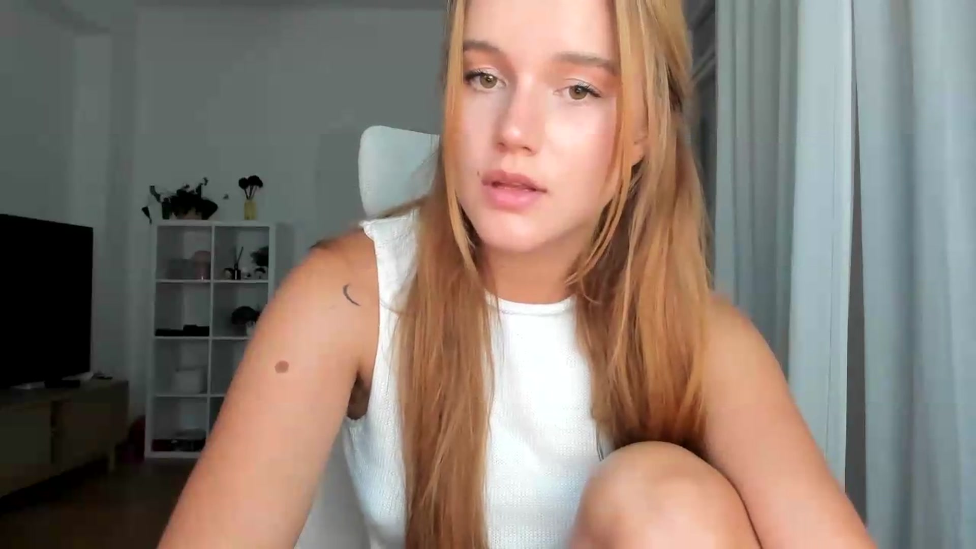 Gallery image thumbnail from Lia_lisia's myfreecams stream on, 08/07/2026, 18:16 image 19 of 20