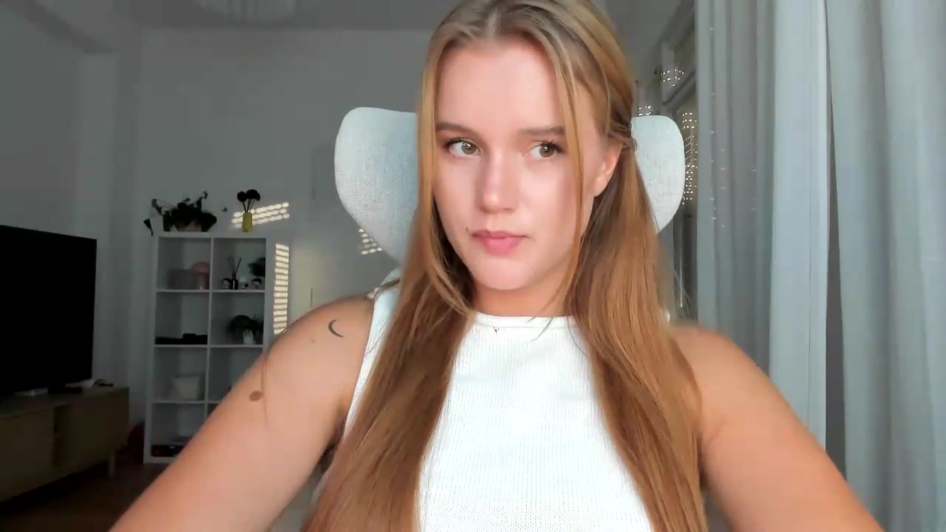 Gallery image thumbnail from Lia_lisia's myfreecams stream on, 08/07/2026, 18:16 image 3 of 20