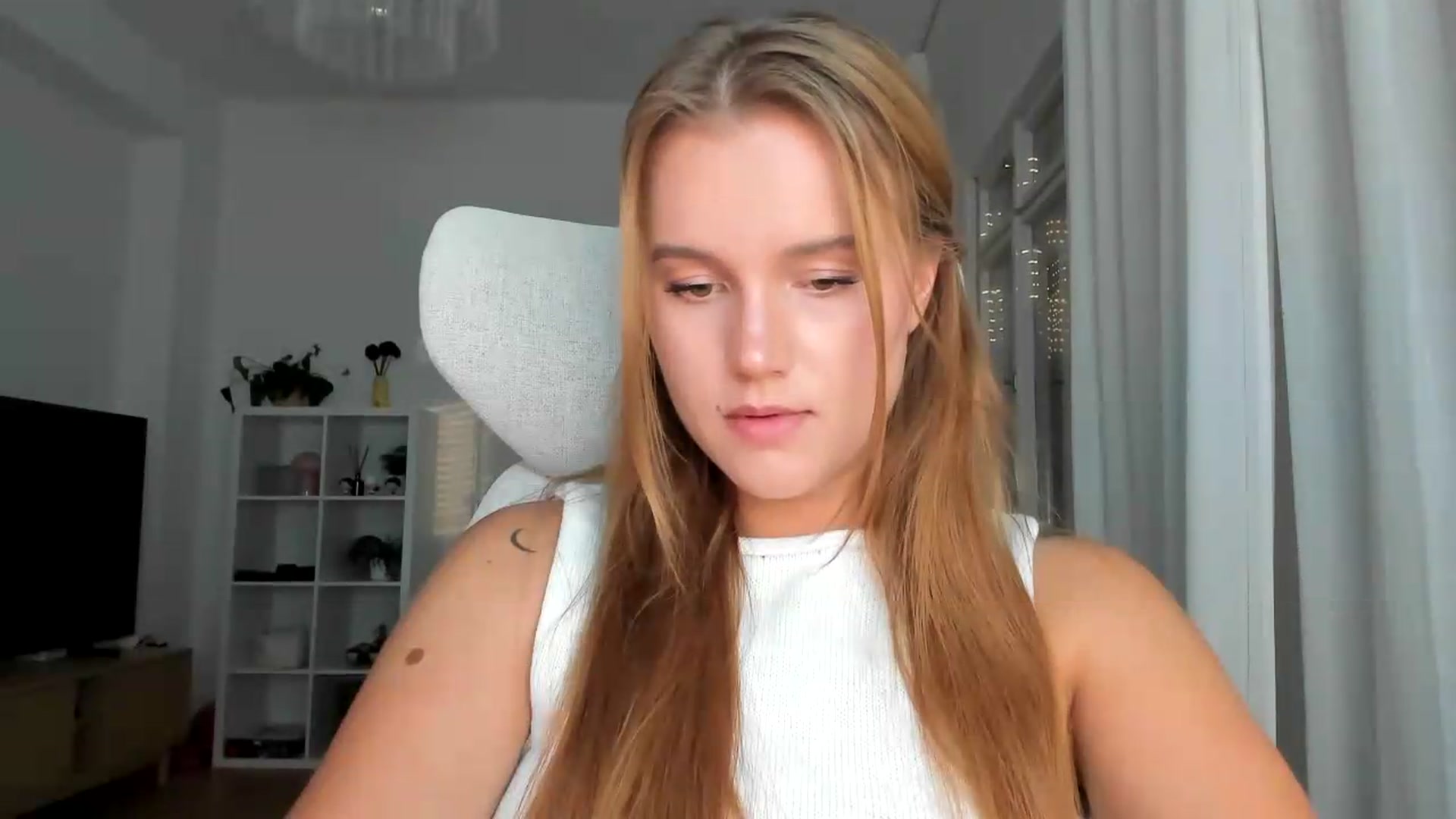 Gallery image thumbnail from Lia_lisia's myfreecams stream on, 08/07/2026, 18:16 image 7 of 20