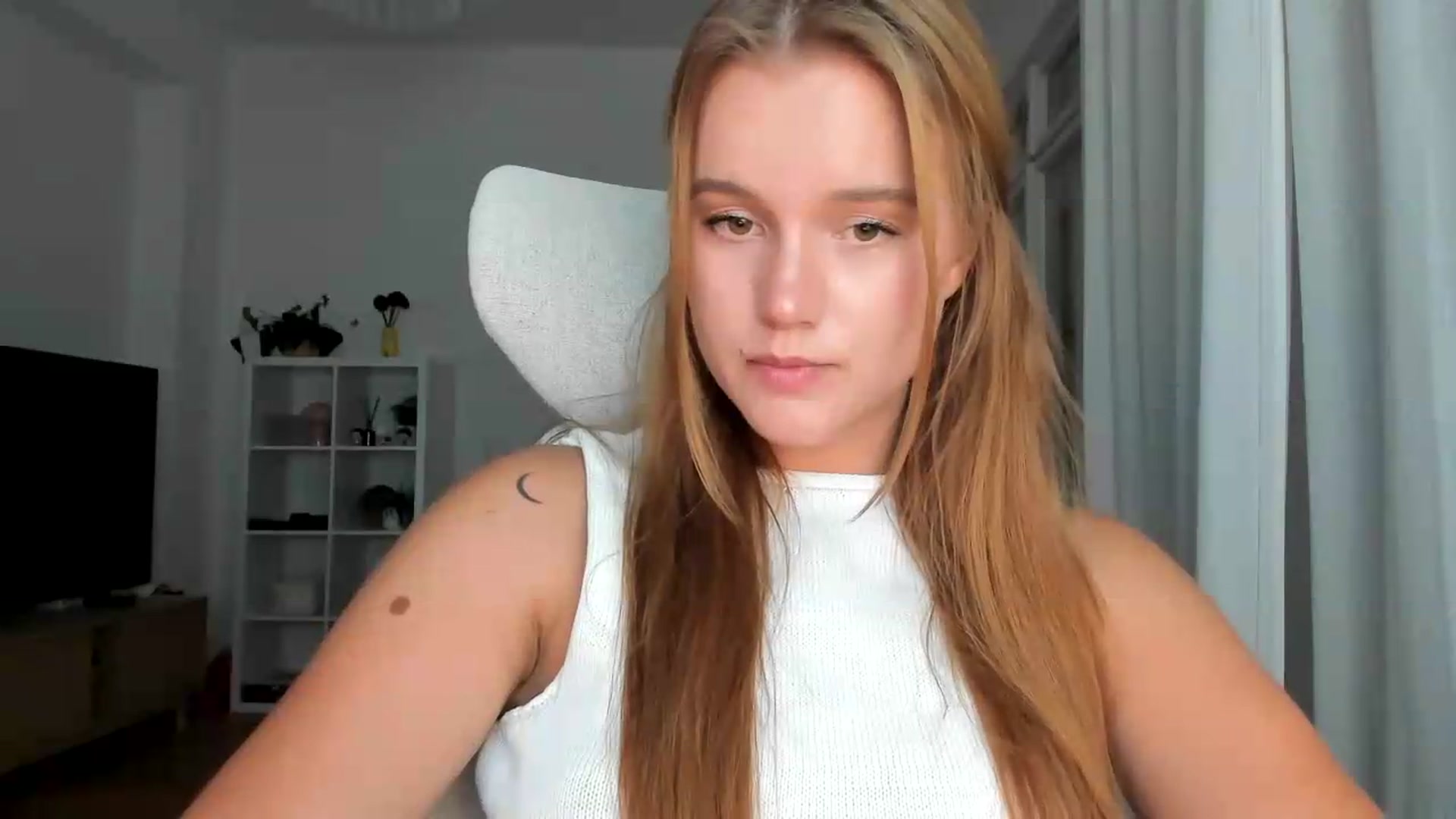Gallery image thumbnail from Lia_lisia's myfreecams stream on, 08/07/2026, 18:16 image 14 of 20