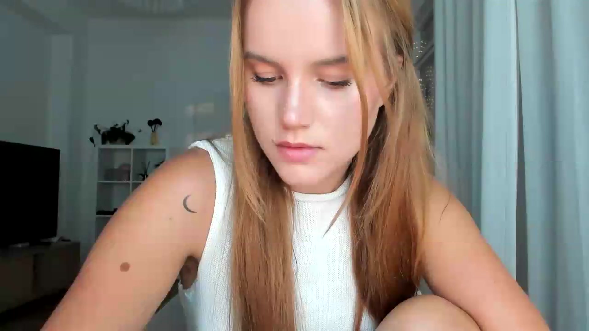 Gallery image thumbnail from Lia_lisia's myfreecams stream on, 08/07/2026, 18:16 image 10 of 20