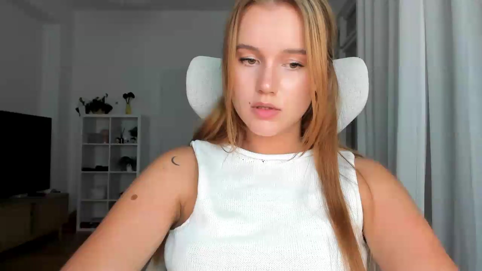 Gallery image thumbnail from Lia_lisia's myfreecams stream on, 08/07/2026, 19:27 image 14 of 20