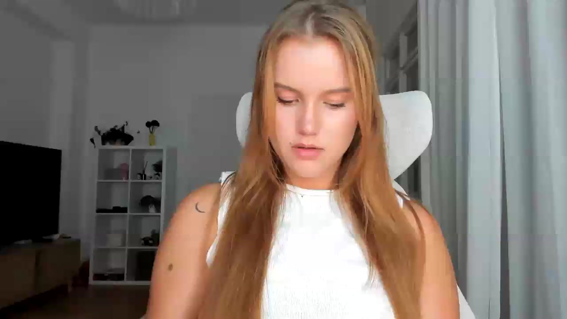 Gallery image thumbnail from Lia_lisia's myfreecams stream on, 08/07/2026, 19:27 image 1 of 20
