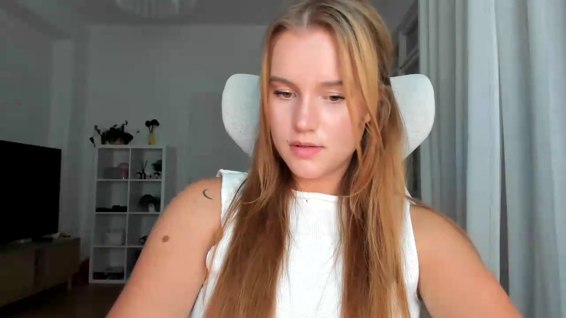 Gallery image thumbnail from Lia_lisia's myfreecams stream on, 08/07/2026, 19:27 image 5 of 20