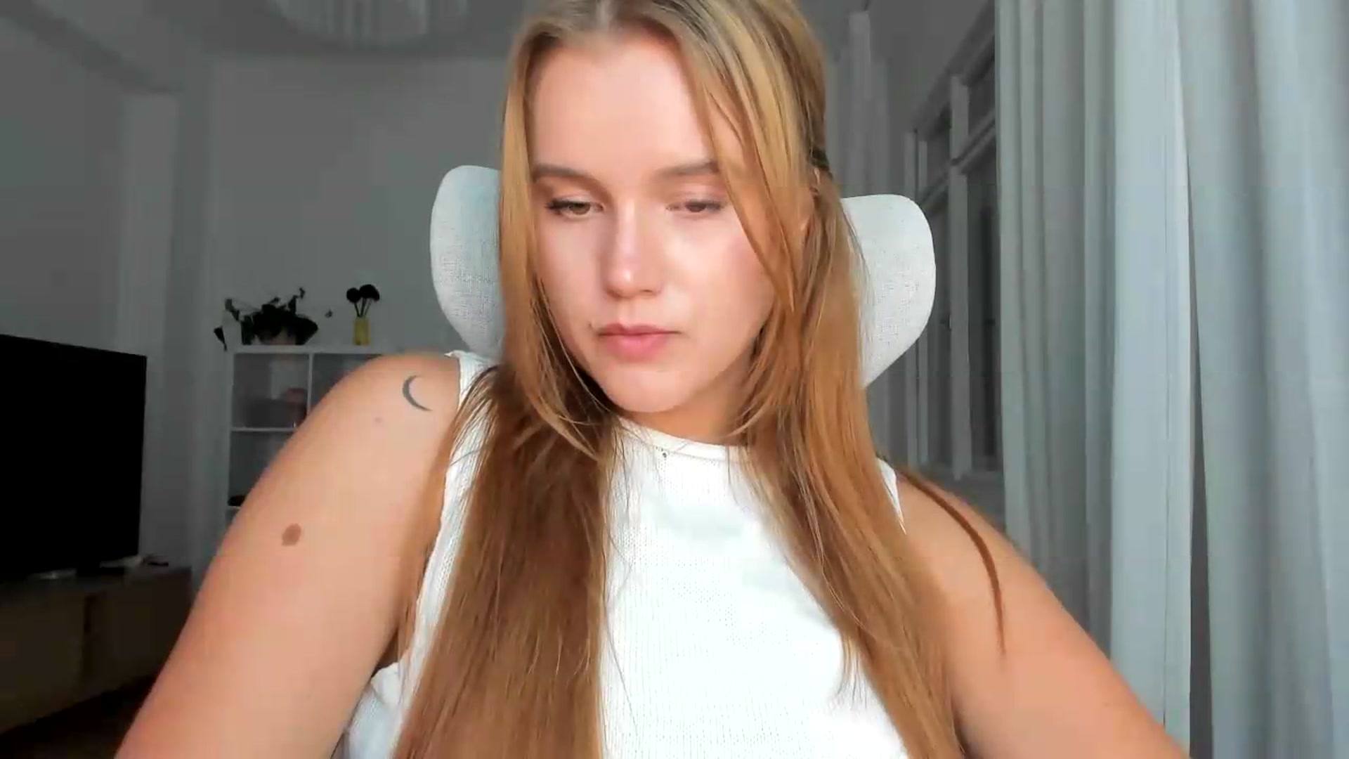 Gallery image thumbnail from Lia_lisia's myfreecams stream on, 08/07/2026, 19:27 image 2 of 20