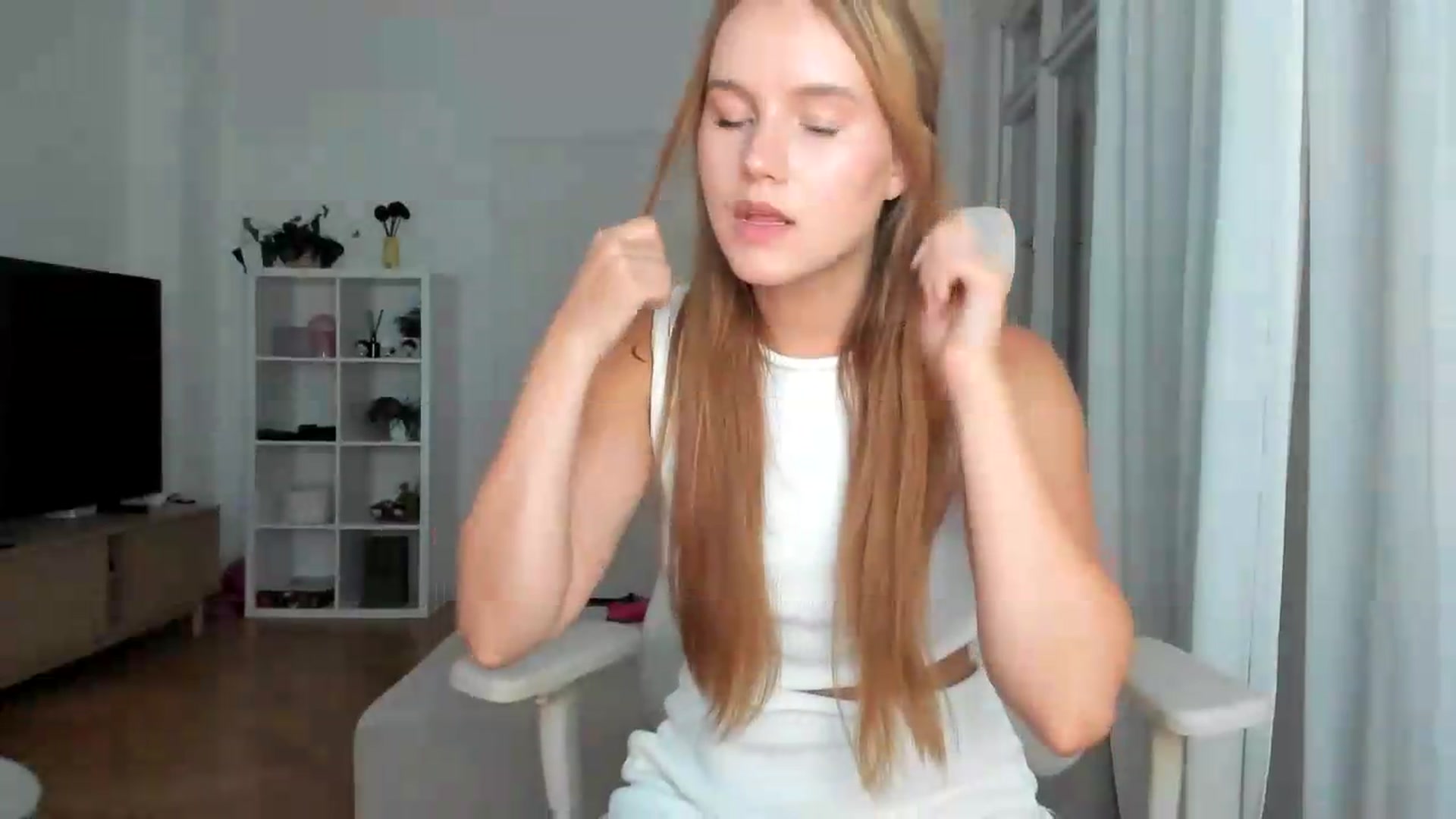 Gallery image thumbnail from Lia_lisia's myfreecams stream on, 08/07/2026, 19:27 image 10 of 20