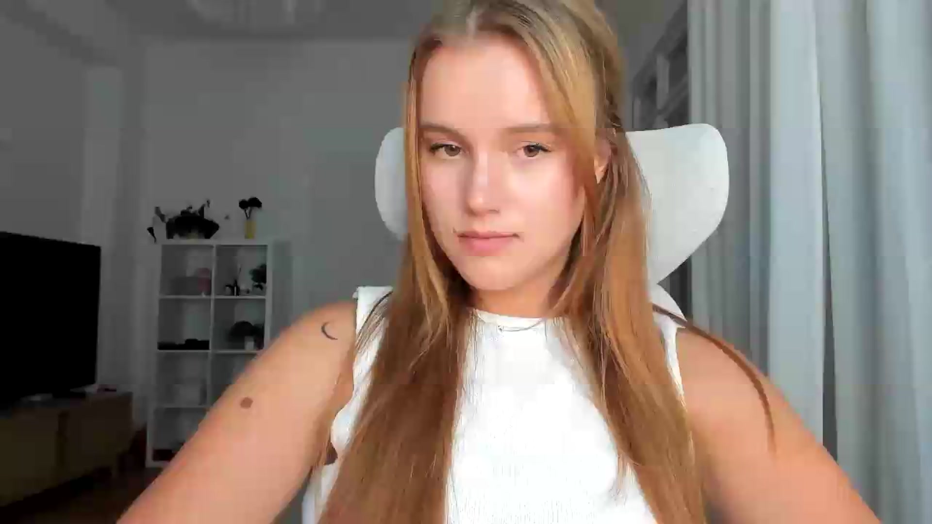 Gallery image thumbnail from Lia_lisia's myfreecams stream on, 08/07/2026, 19:27 image 3 of 20