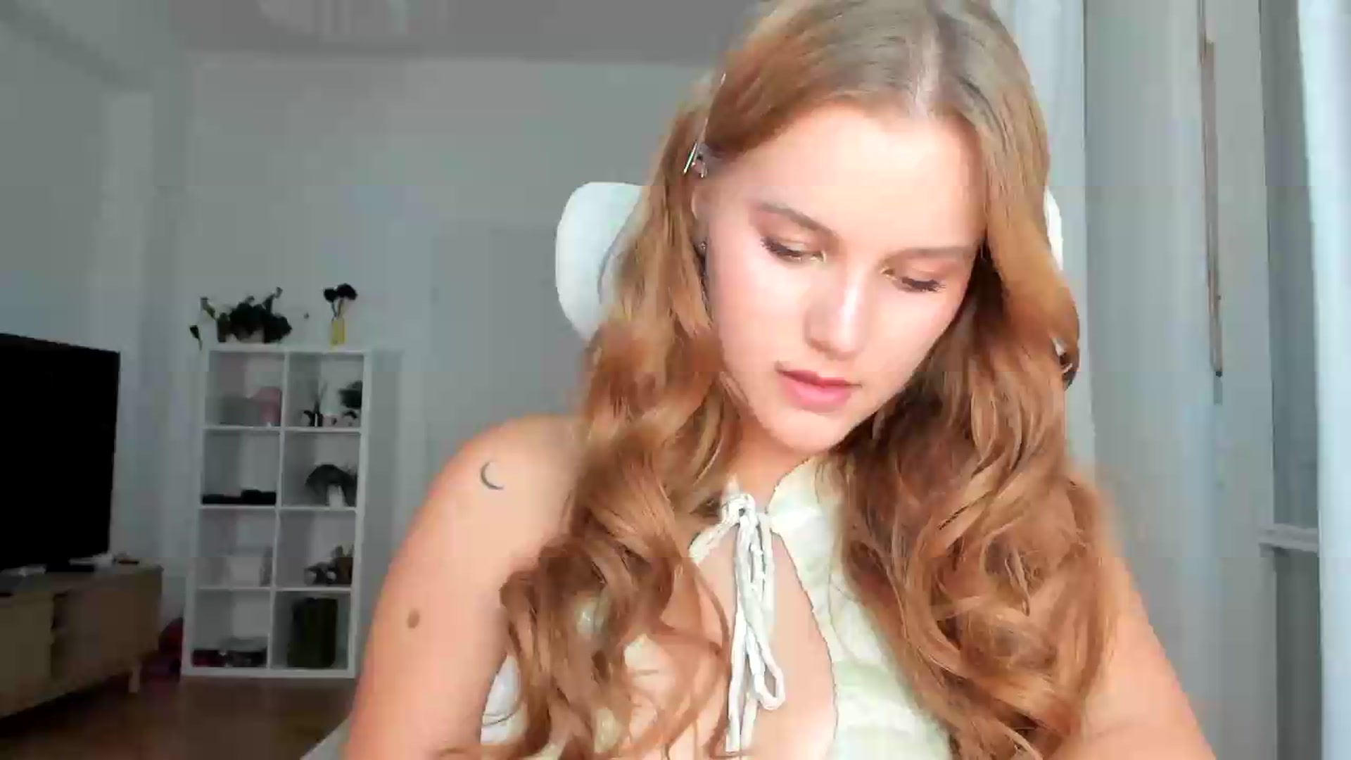 Gallery image thumbnail from Lia_lisia's myfreecams stream on, 08/09/2026, 15:21 image 6 of 20