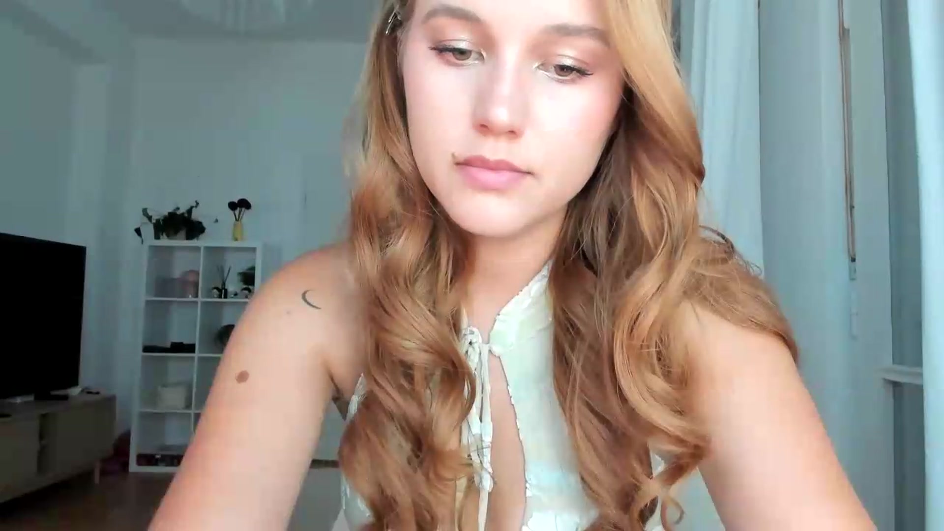 Gallery image thumbnail from Lia_lisia's myfreecams stream on, 08/09/2026, 15:21 image 15 of 20