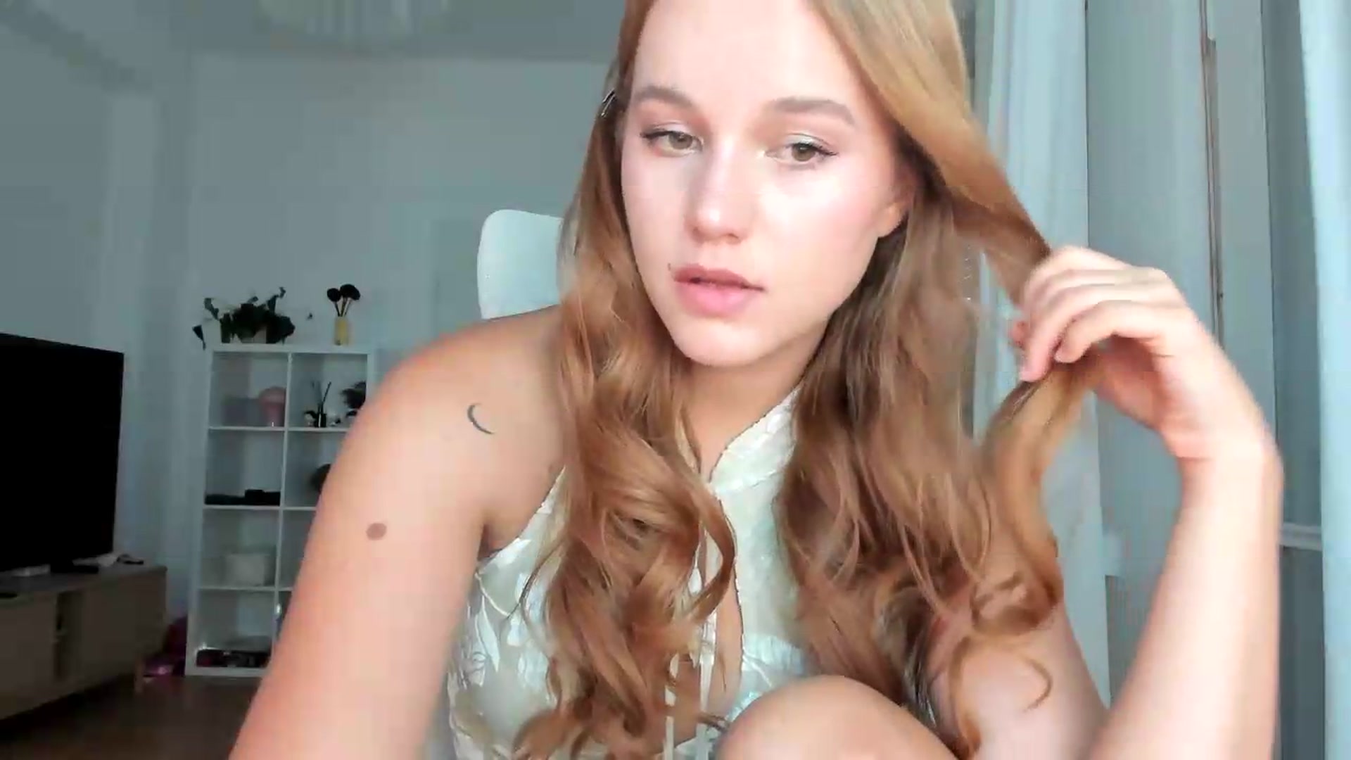 Gallery image thumbnail from Lia_lisia's myfreecams stream on, 08/09/2026, 15:21 image 19 of 20