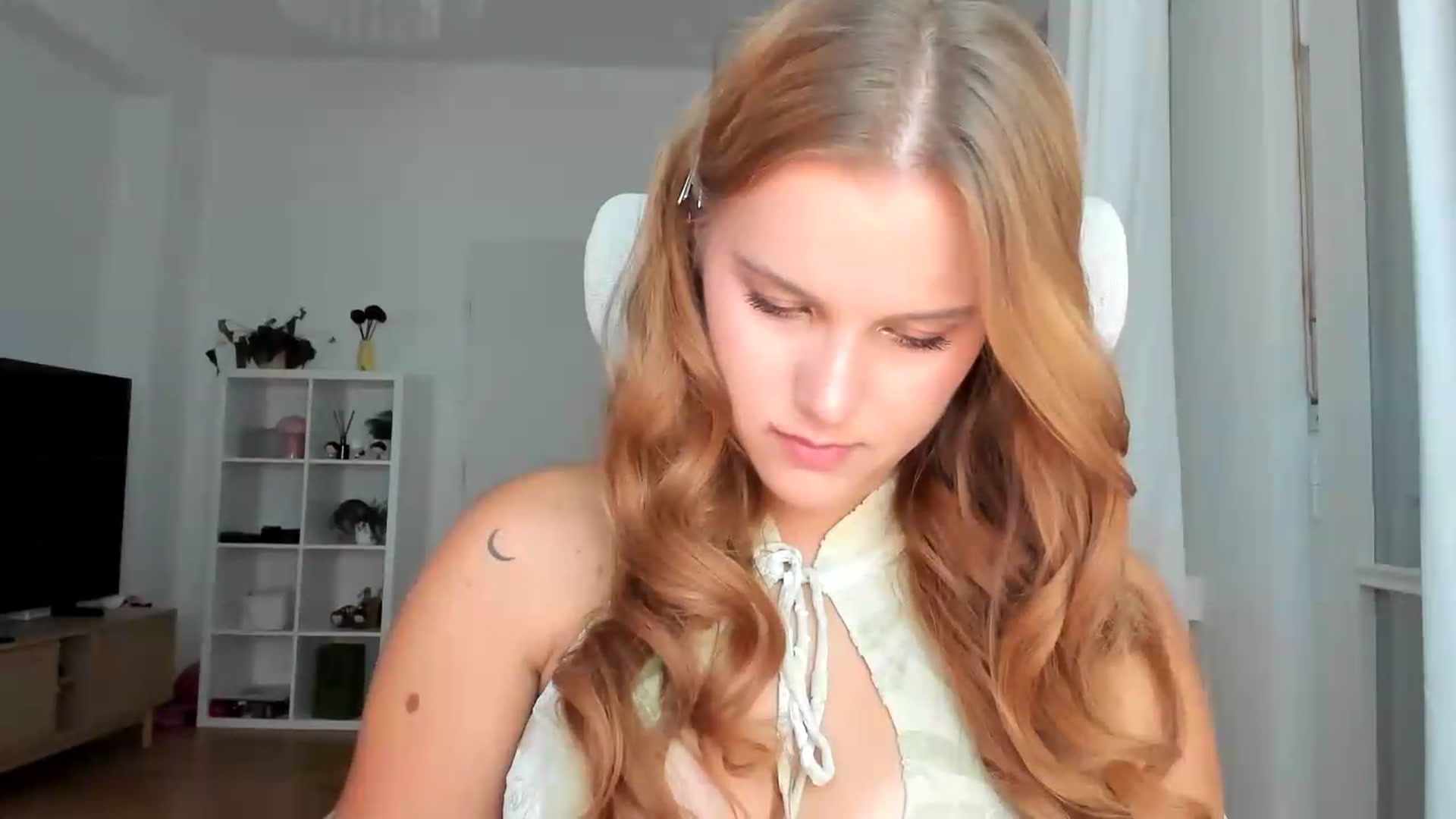Gallery image thumbnail from Lia_lisia's myfreecams stream on, 08/09/2026, 15:21 image 11 of 20