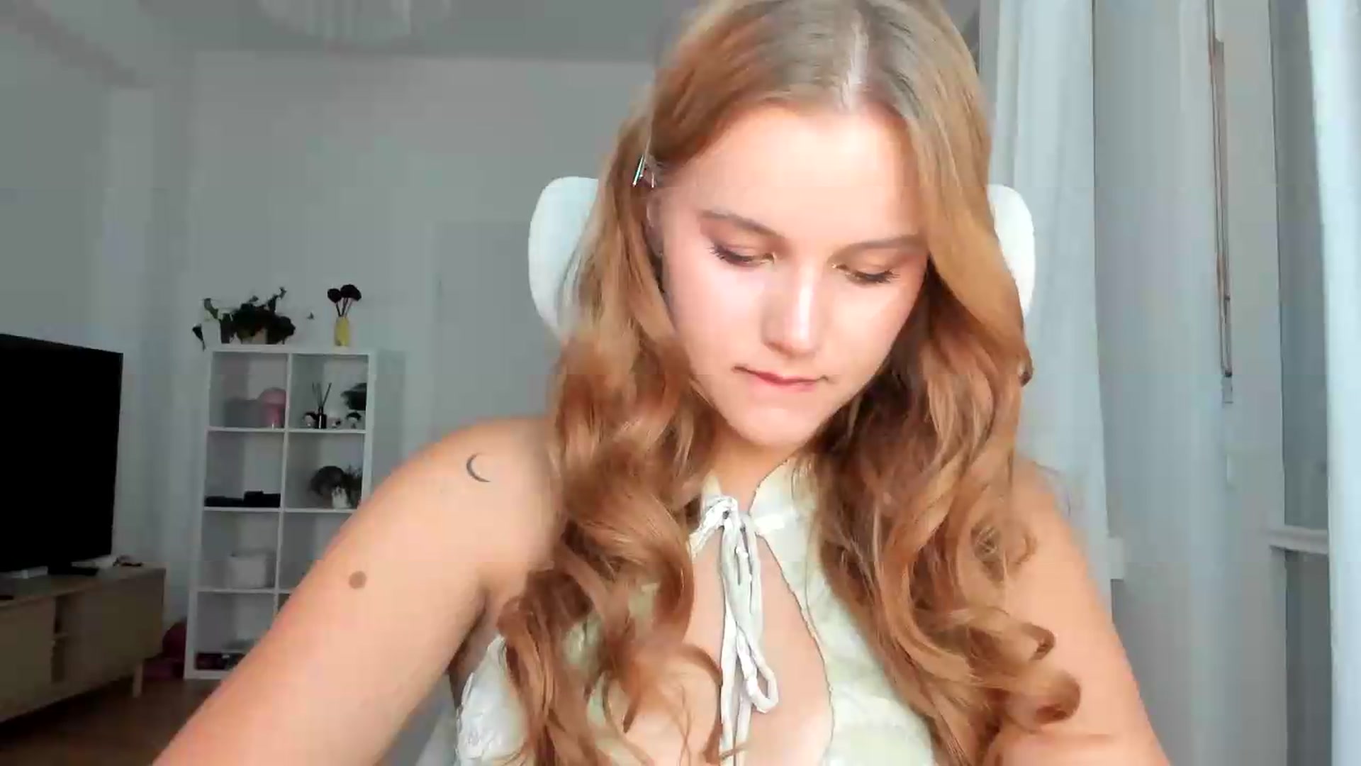 Gallery image thumbnail from Lia_lisia's myfreecams stream on, 08/09/2026, 15:21 image 8 of 20