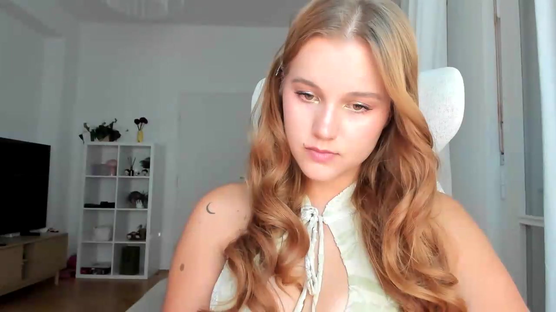 Gallery image thumbnail from Lia_lisia's myfreecams stream on, 08/09/2026, 15:21 image 14 of 20
