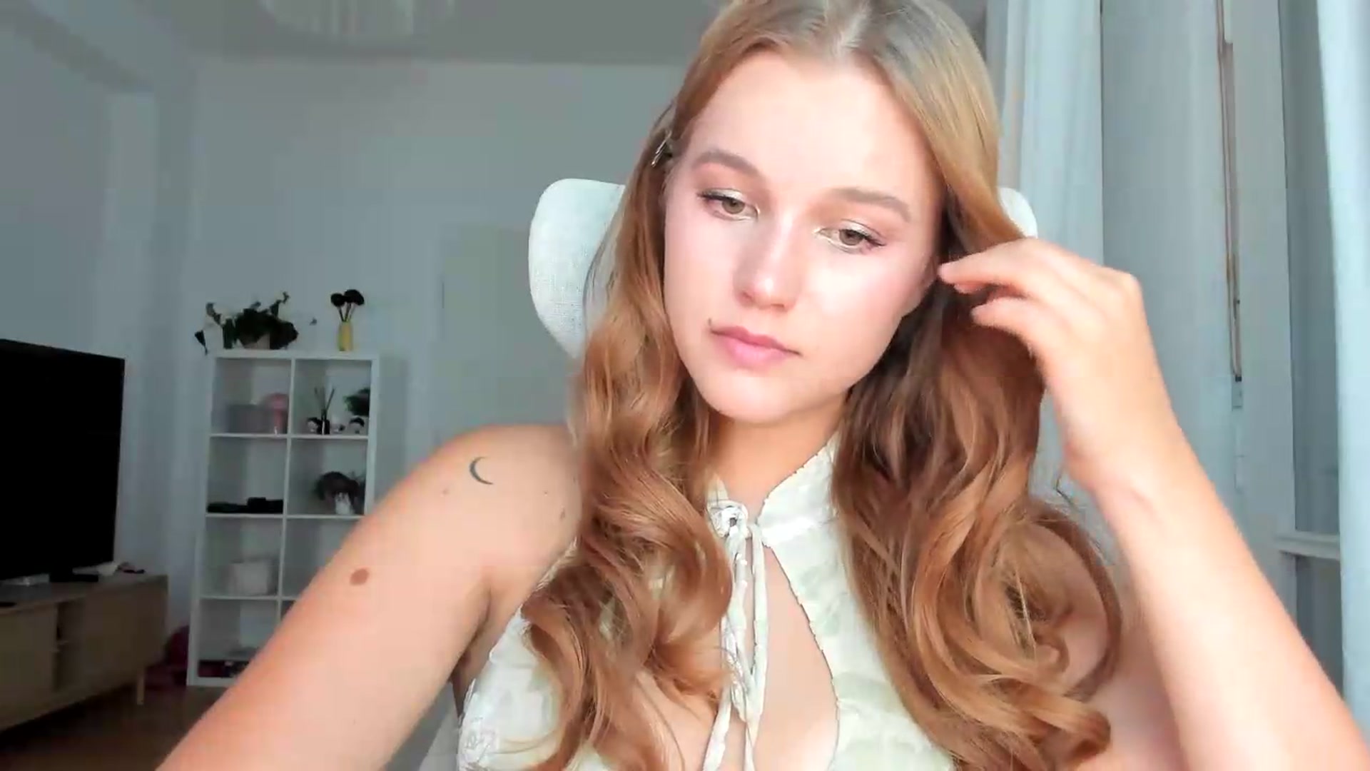Gallery image thumbnail from Lia_lisia's myfreecams stream on, 08/09/2026, 15:21 image 13 of 20