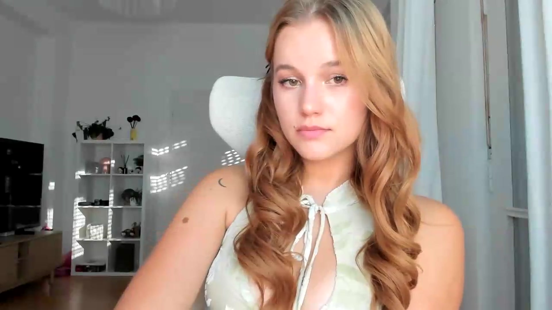 Gallery image thumbnail from Lia_lisia's myfreecams stream on, 08/09/2026, 16:28 image 19 of 20