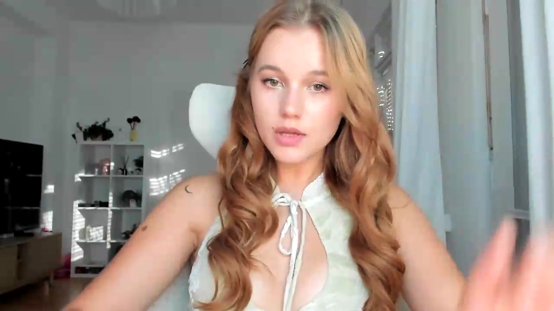 Gallery image thumbnail from Lia_lisia's myfreecams stream on, 08/09/2026, 16:28 image 18 of 20