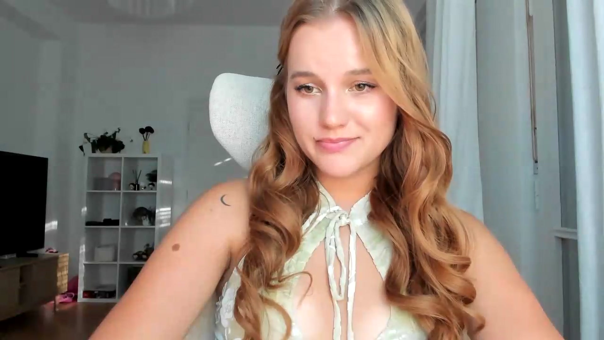 Gallery image thumbnail from Lia_lisia's myfreecams stream on, 08/09/2026, 16:28 image 7 of 20