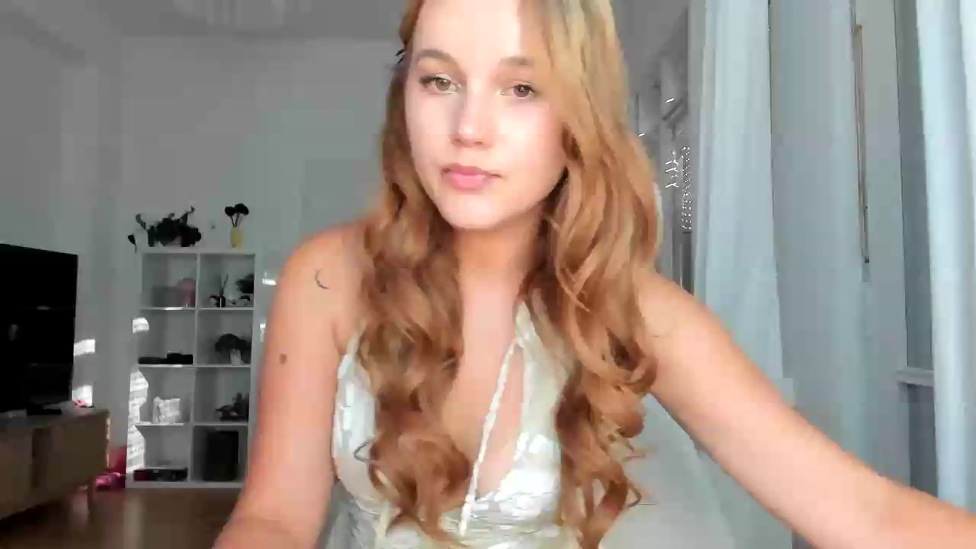 Gallery image thumbnail from Lia_lisia's myfreecams stream on, 08/09/2026, 16:28 image 13 of 20