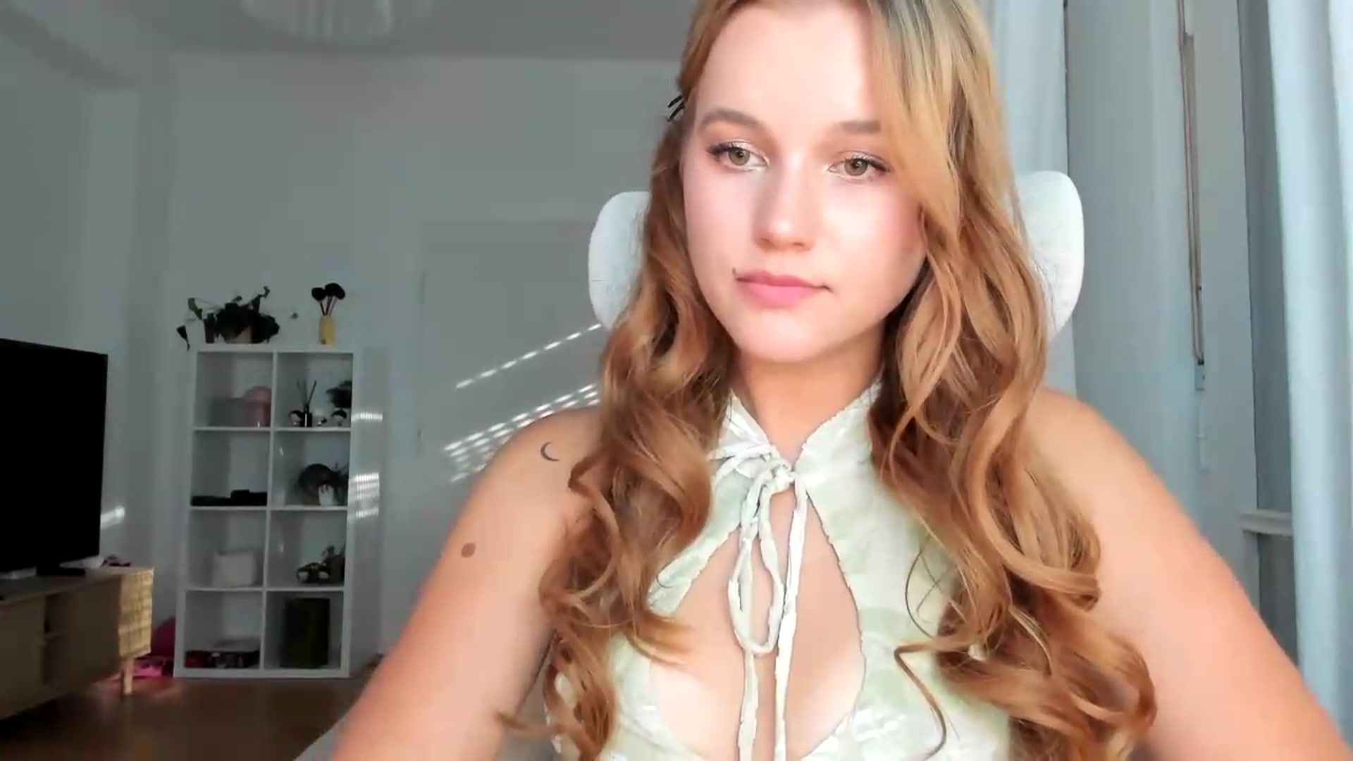 Gallery image thumbnail from Lia_lisia's myfreecams stream on, 08/09/2026, 16:28 image 4 of 20