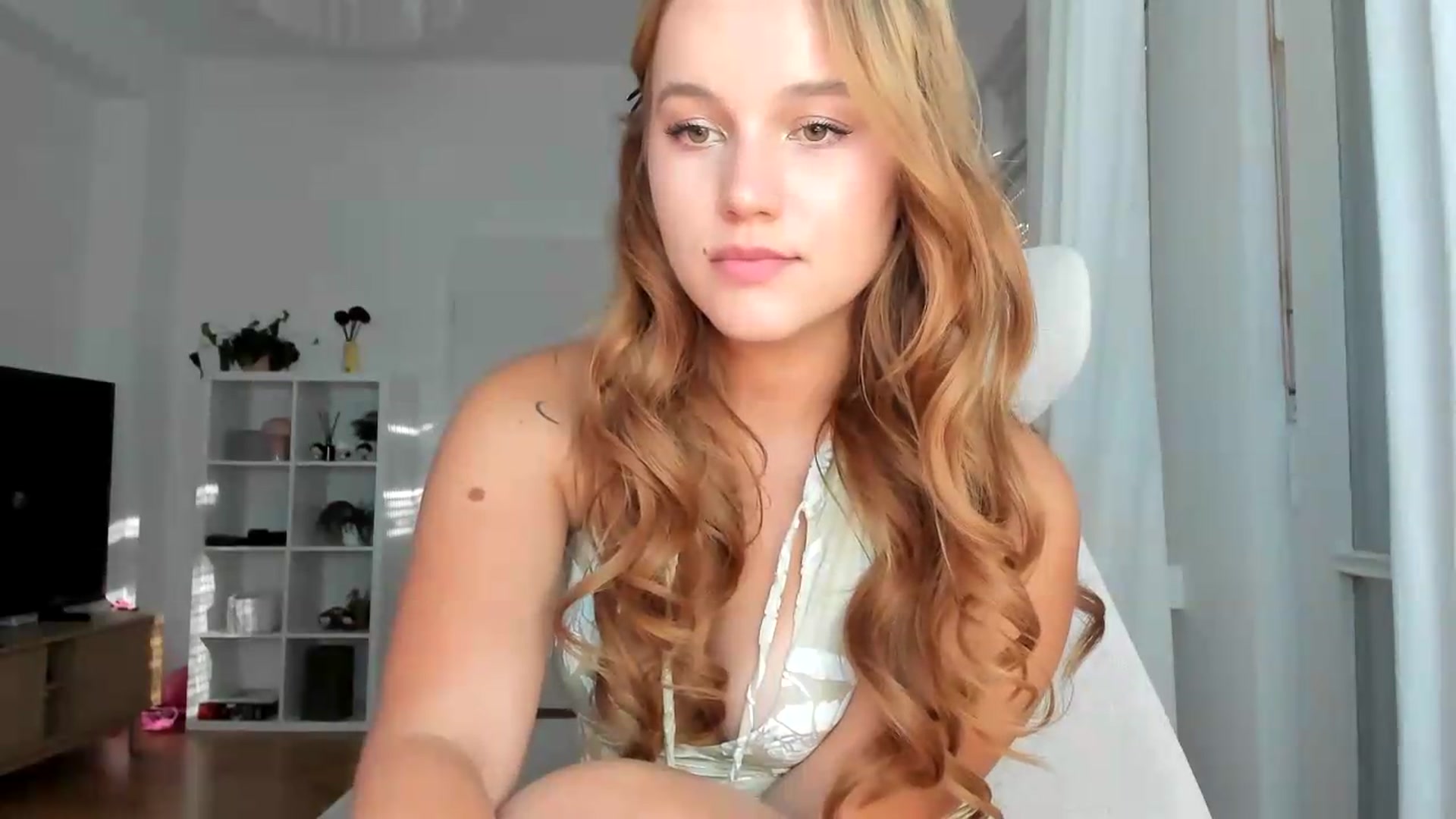 Gallery image thumbnail from Lia_lisia's myfreecams stream on, 08/09/2026, 16:28 image 11 of 20