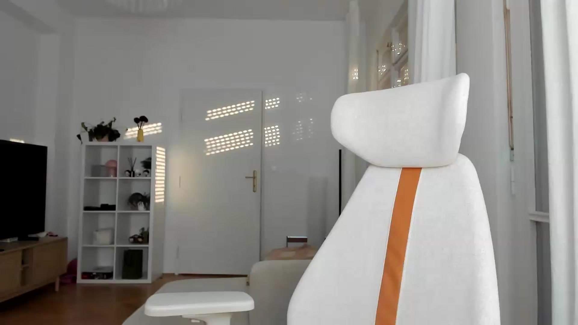 Gallery image thumbnail from Lia_lisia's myfreecams stream on, 08/09/2026, 17:18 image 14 of 20