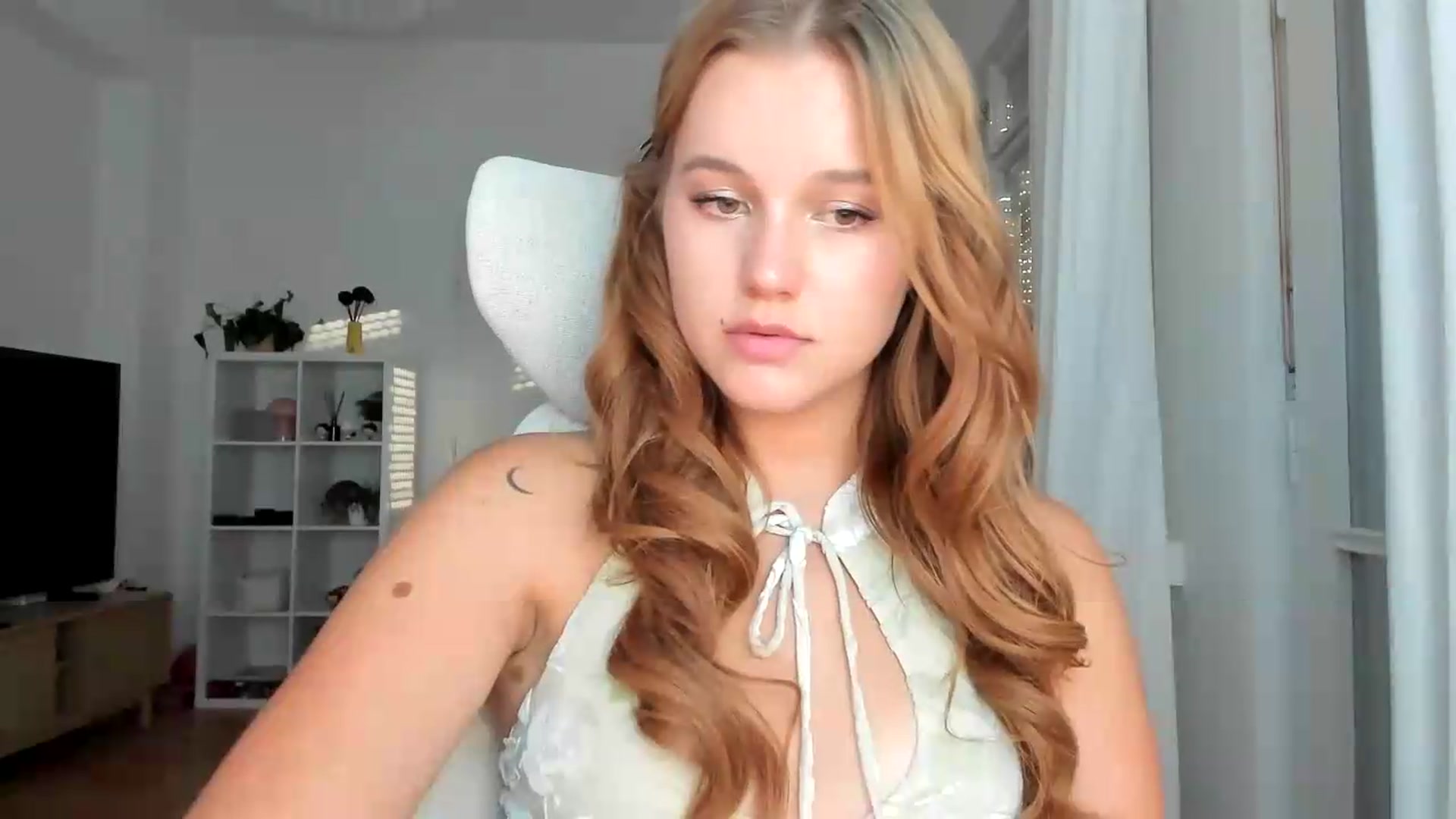 Gallery image thumbnail from Lia_lisia's myfreecams stream on, 08/09/2026, 17:18 image 12 of 20