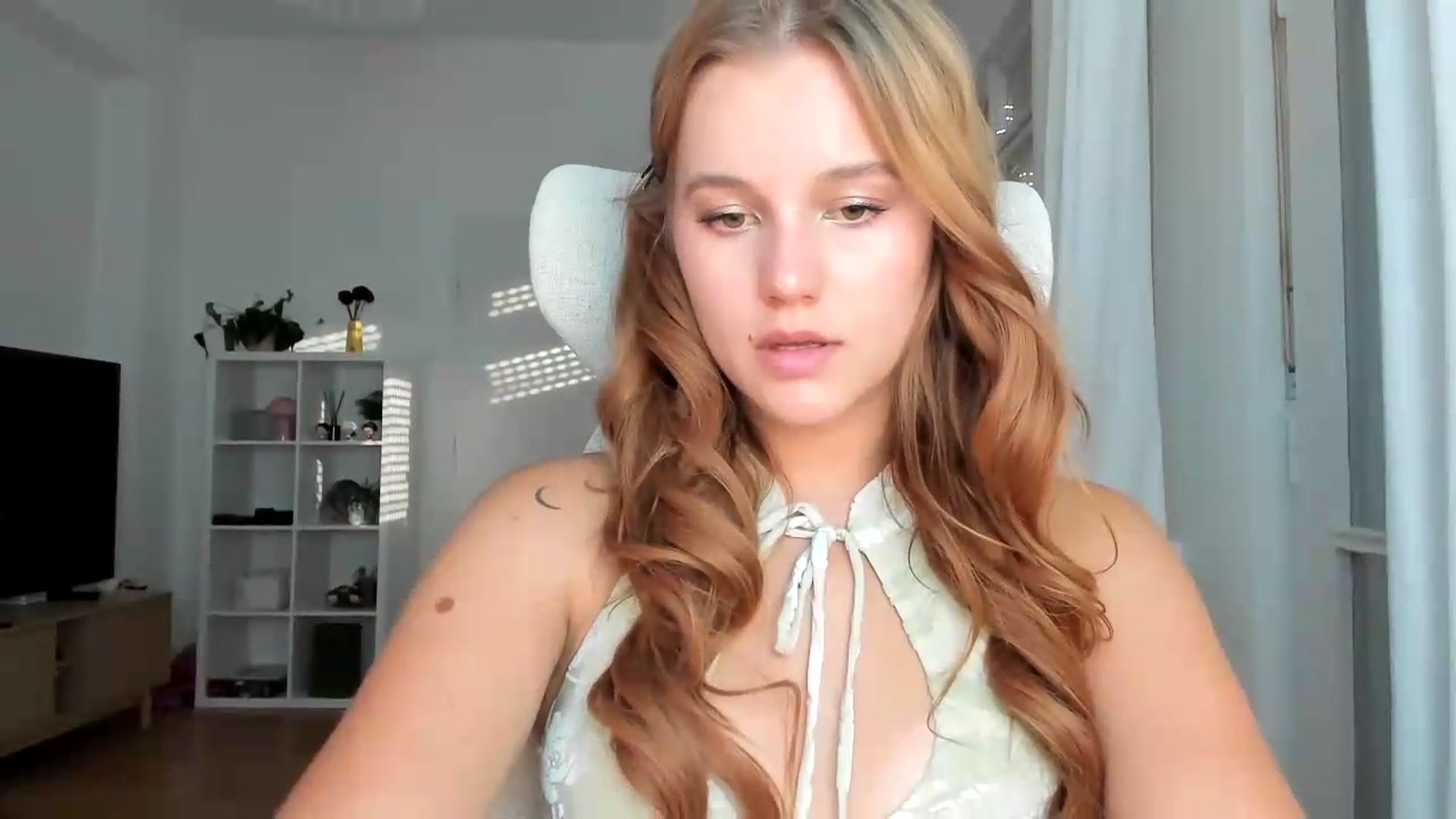 Gallery image thumbnail from Lia_lisia's myfreecams stream on, 08/09/2026, 17:18 image 6 of 20