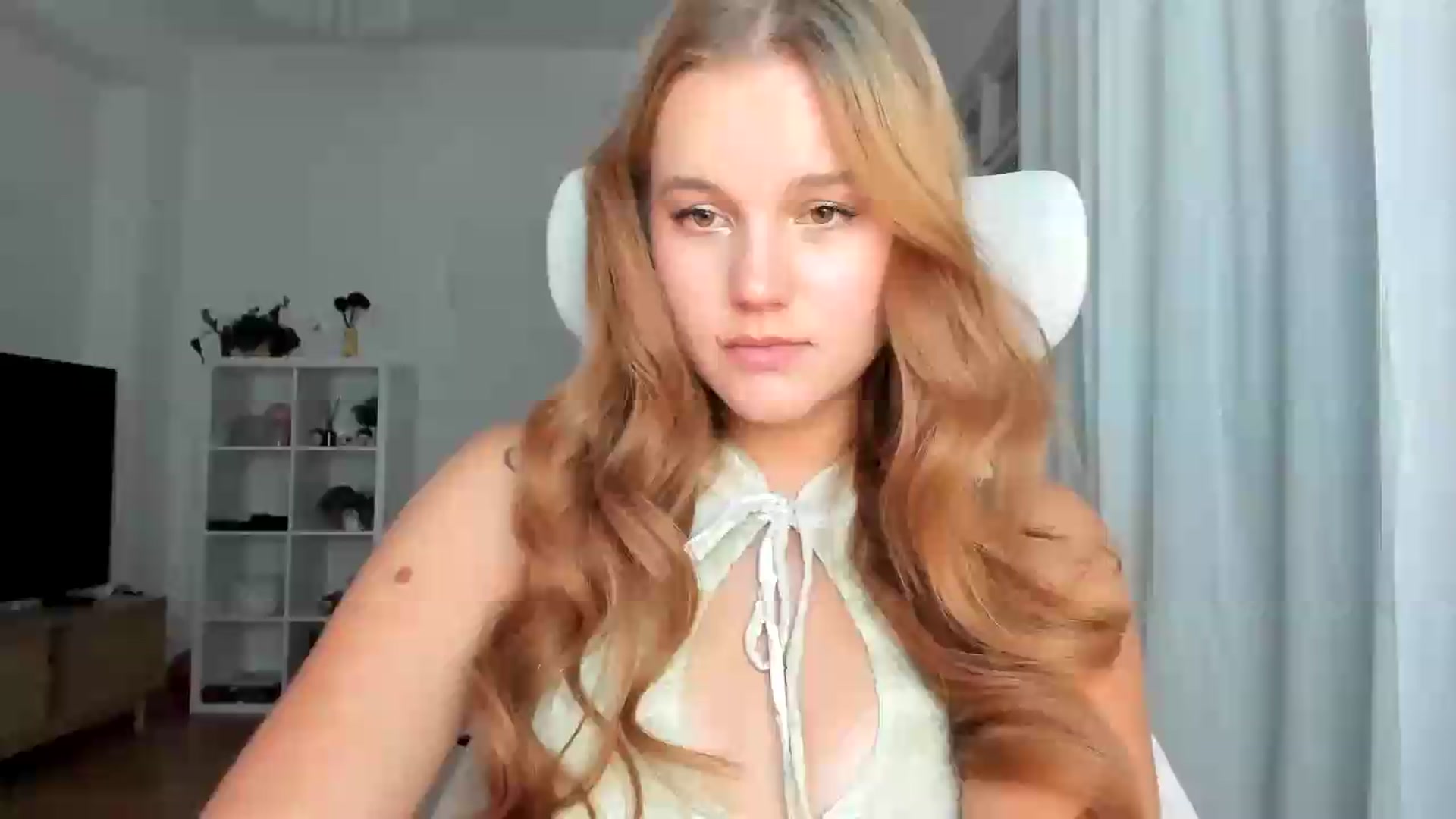 Gallery image thumbnail from Lia_lisia's myfreecams stream on, 08/09/2026, 19:34 image 6 of 20