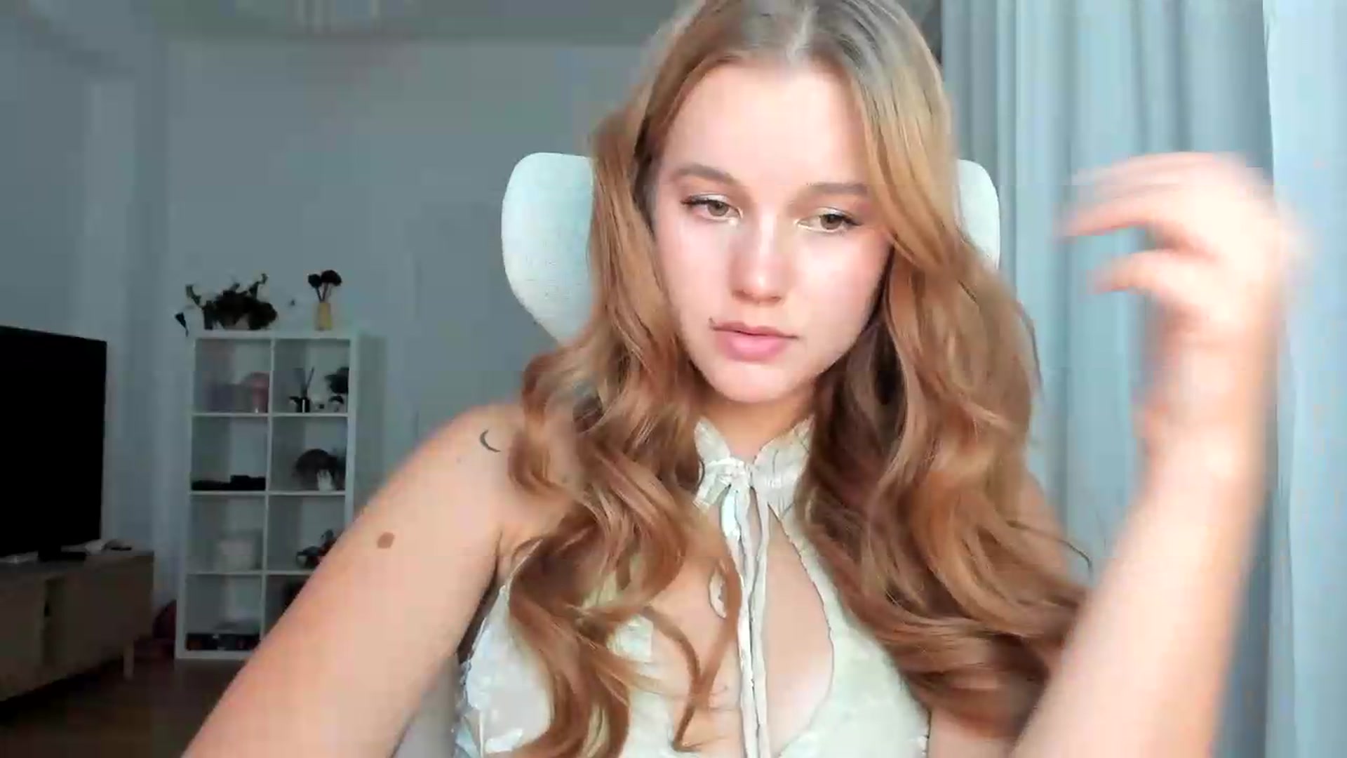 Gallery image thumbnail from Lia_lisia's myfreecams stream on, 08/09/2026, 19:34 image 3 of 20