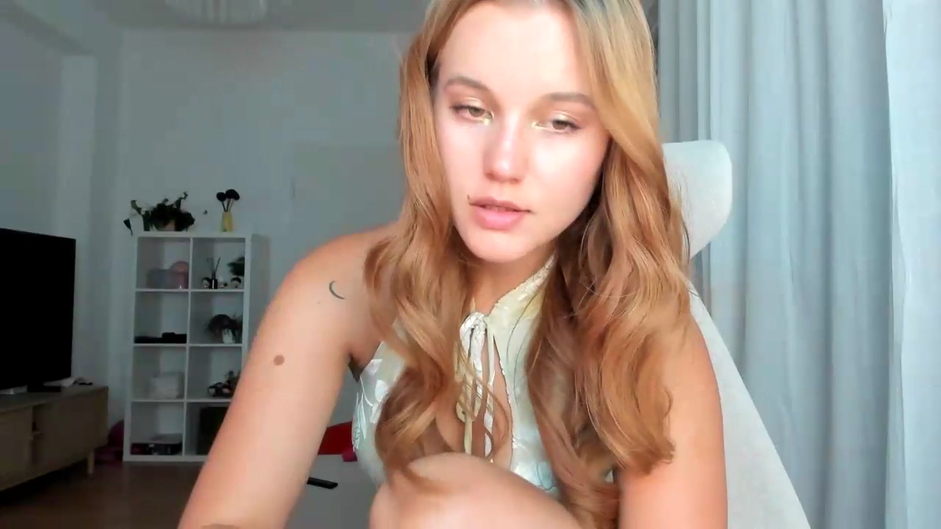 Gallery image thumbnail from Lia_lisia's myfreecams stream on, 08/09/2026, 19:34 image 18 of 20