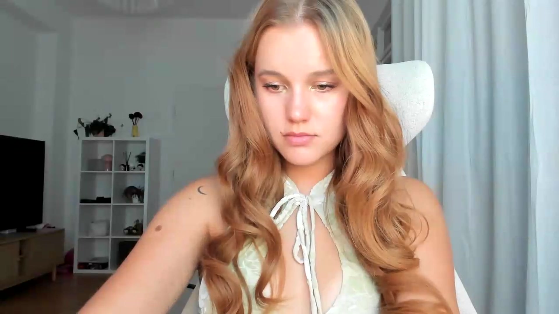 Gallery image thumbnail from Lia_lisia's myfreecams stream on, 08/09/2026, 19:34 image 15 of 20