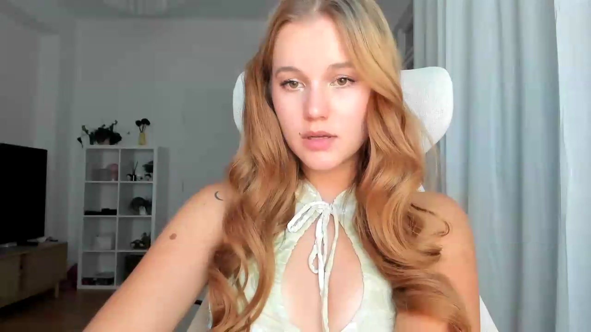 Gallery image thumbnail from Lia_lisia's myfreecams stream on, 08/09/2026, 19:34 image 7 of 20
