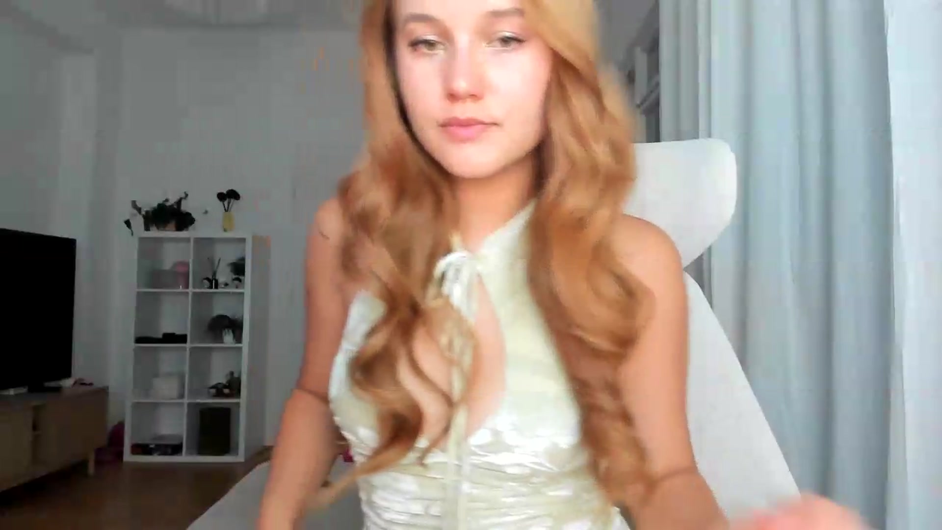Gallery image thumbnail from Lia_lisia's myfreecams stream on, 08/09/2026, 19:34 image 17 of 20