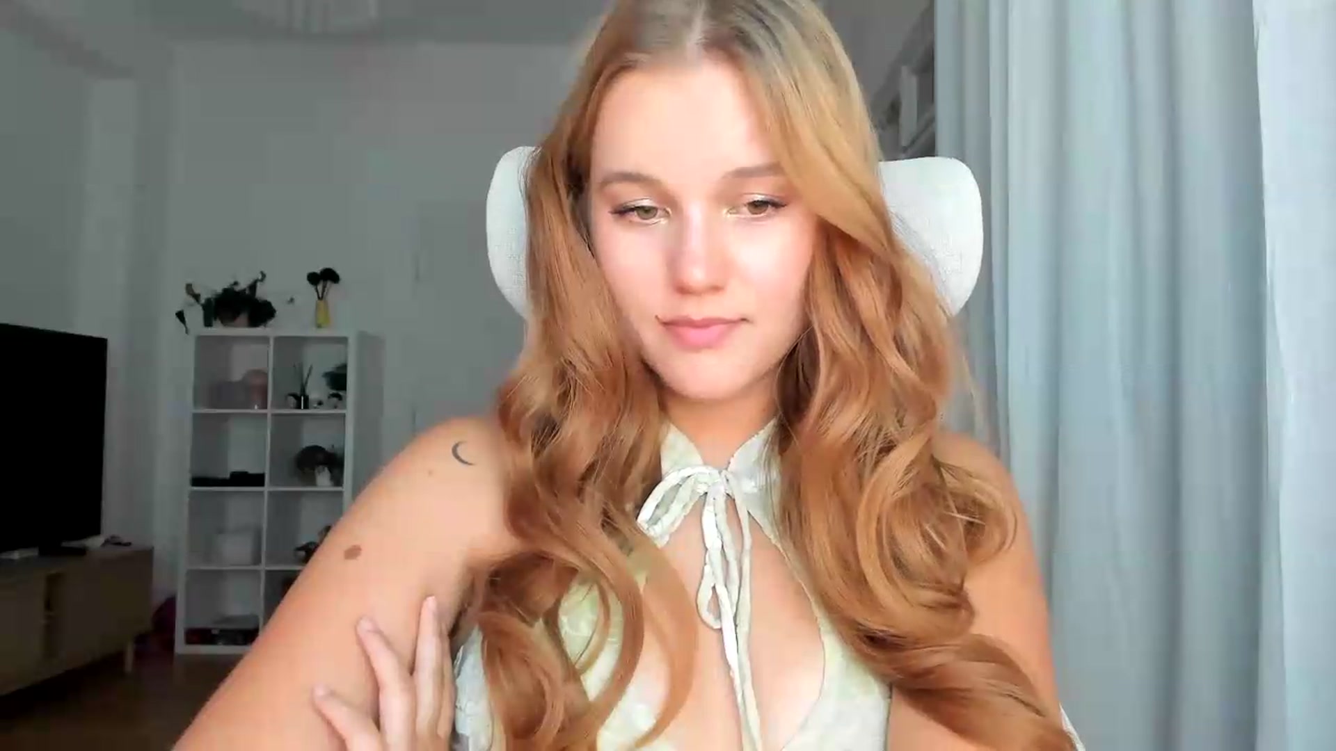 Gallery image thumbnail from Lia_lisia's myfreecams stream on, 08/09/2026, 19:34 image 10 of 20