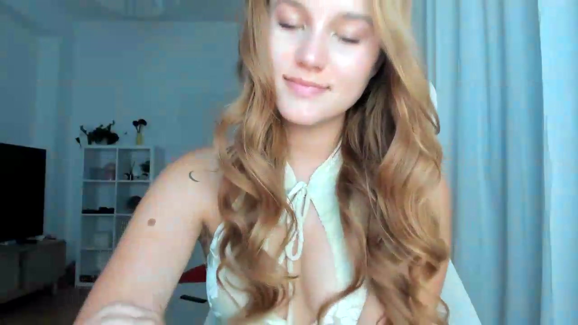 Gallery image thumbnail from Lia_lisia's myfreecams stream on, 08/09/2026, 19:55 image 12 of 20