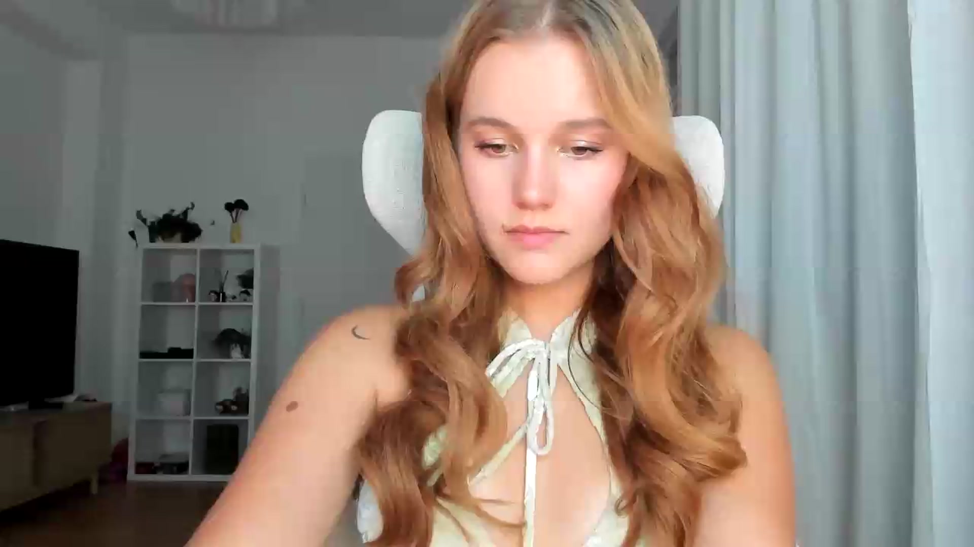 Gallery image thumbnail from Lia_lisia's myfreecams stream on, 08/09/2026, 19:55 image 1 of 20