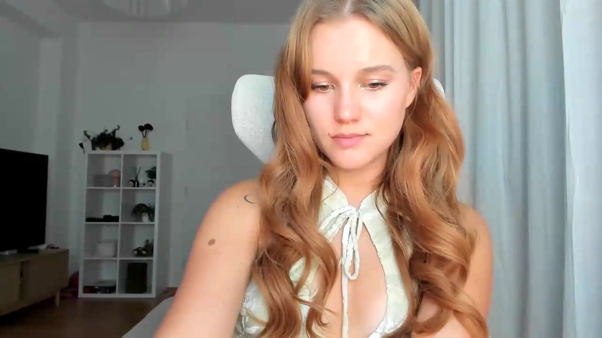Gallery image thumbnail from Lia_lisia's myfreecams stream on, 08/09/2026, 19:55 image 20 of 20