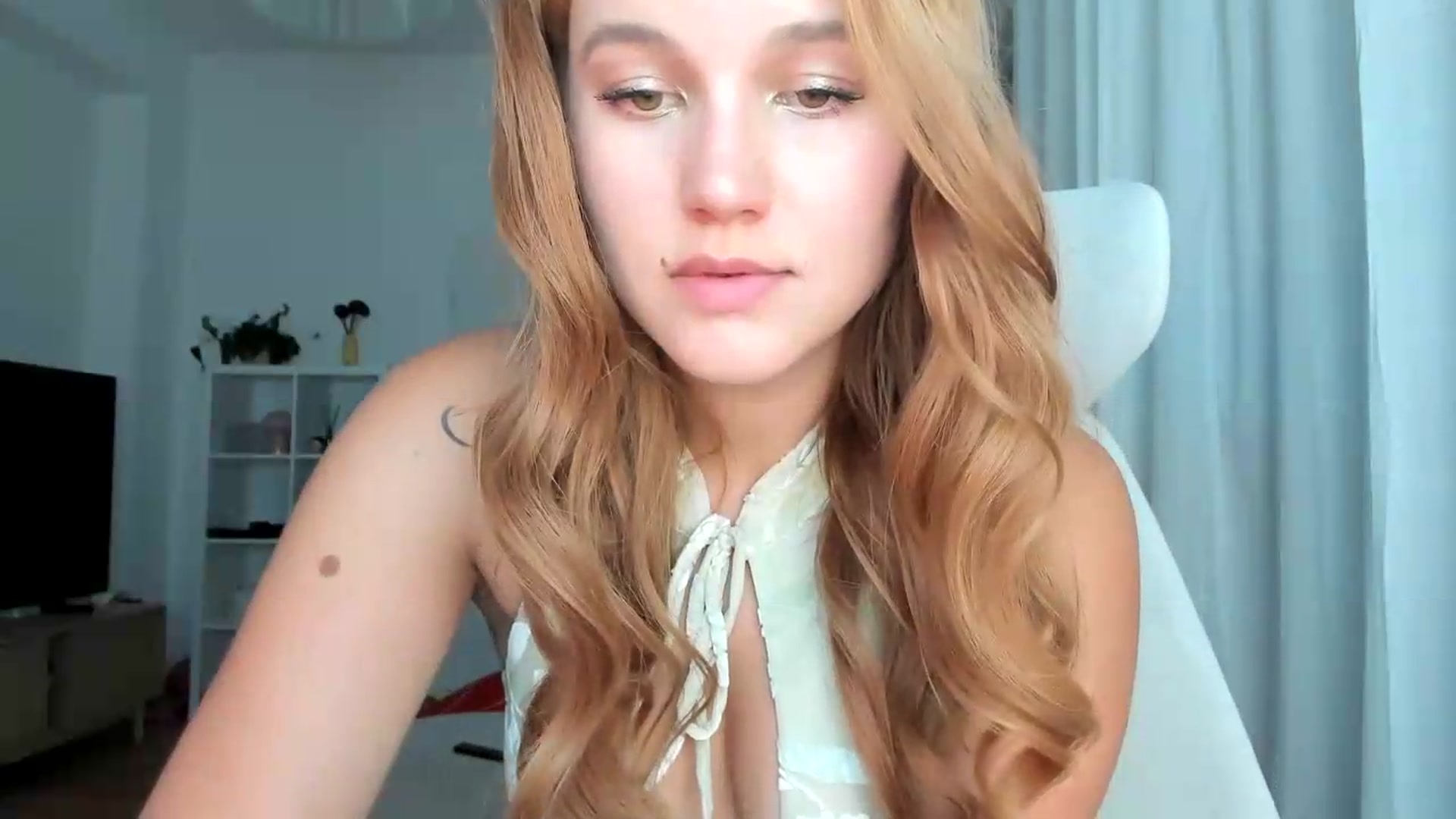 Gallery image thumbnail from Lia_lisia's myfreecams stream on, 08/09/2026, 19:55 image 9 of 20
